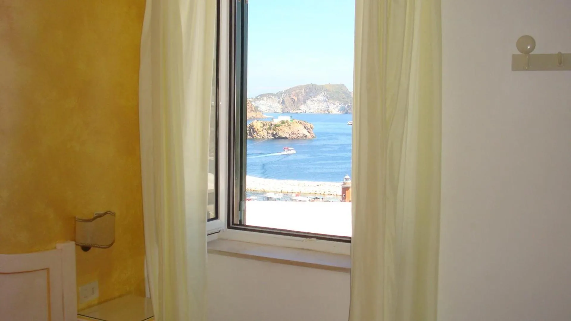 Day in Hotel Del Capitano