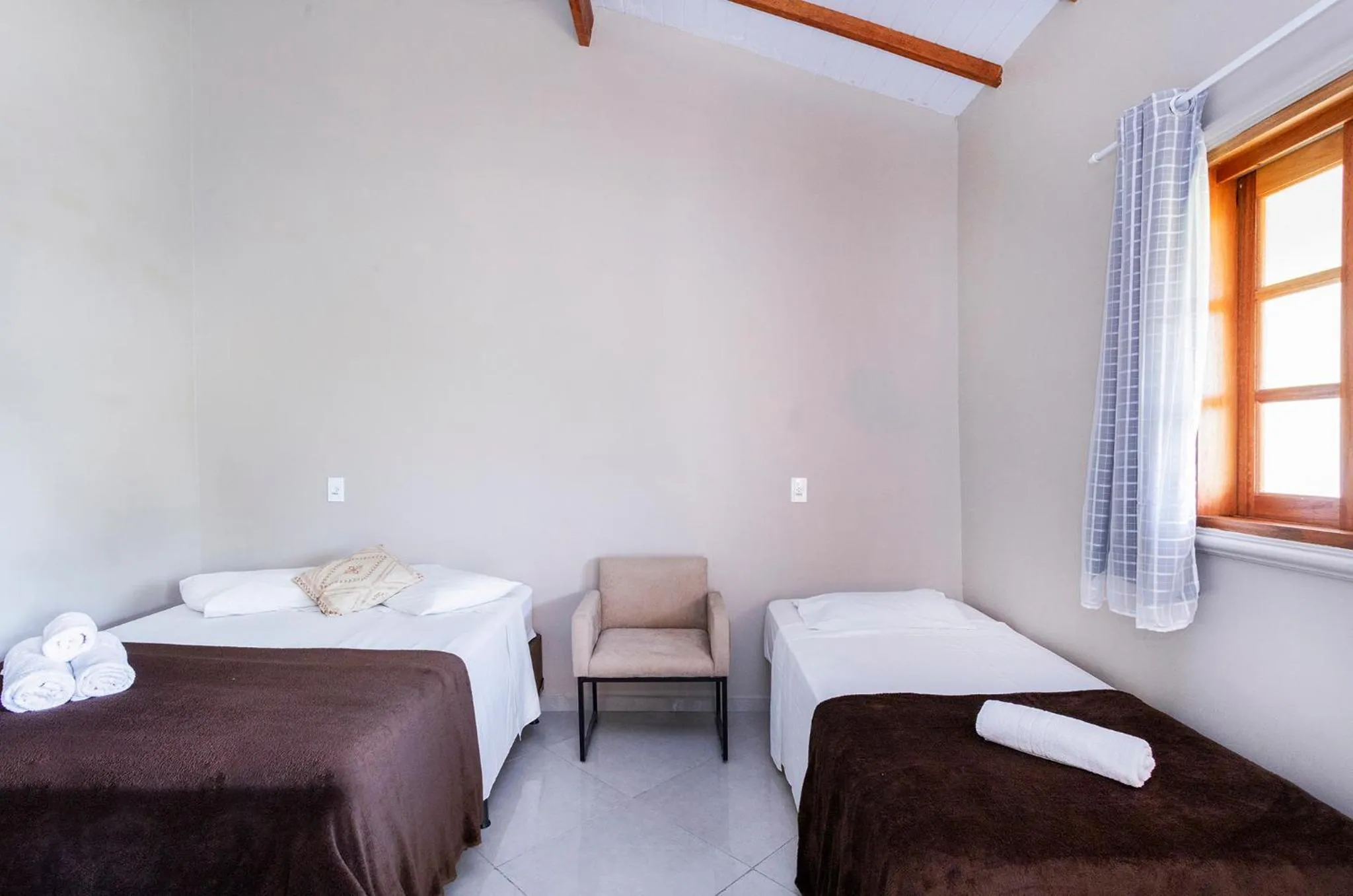 Photo of the whole room, Bed in Pousada In Bali - Maresias