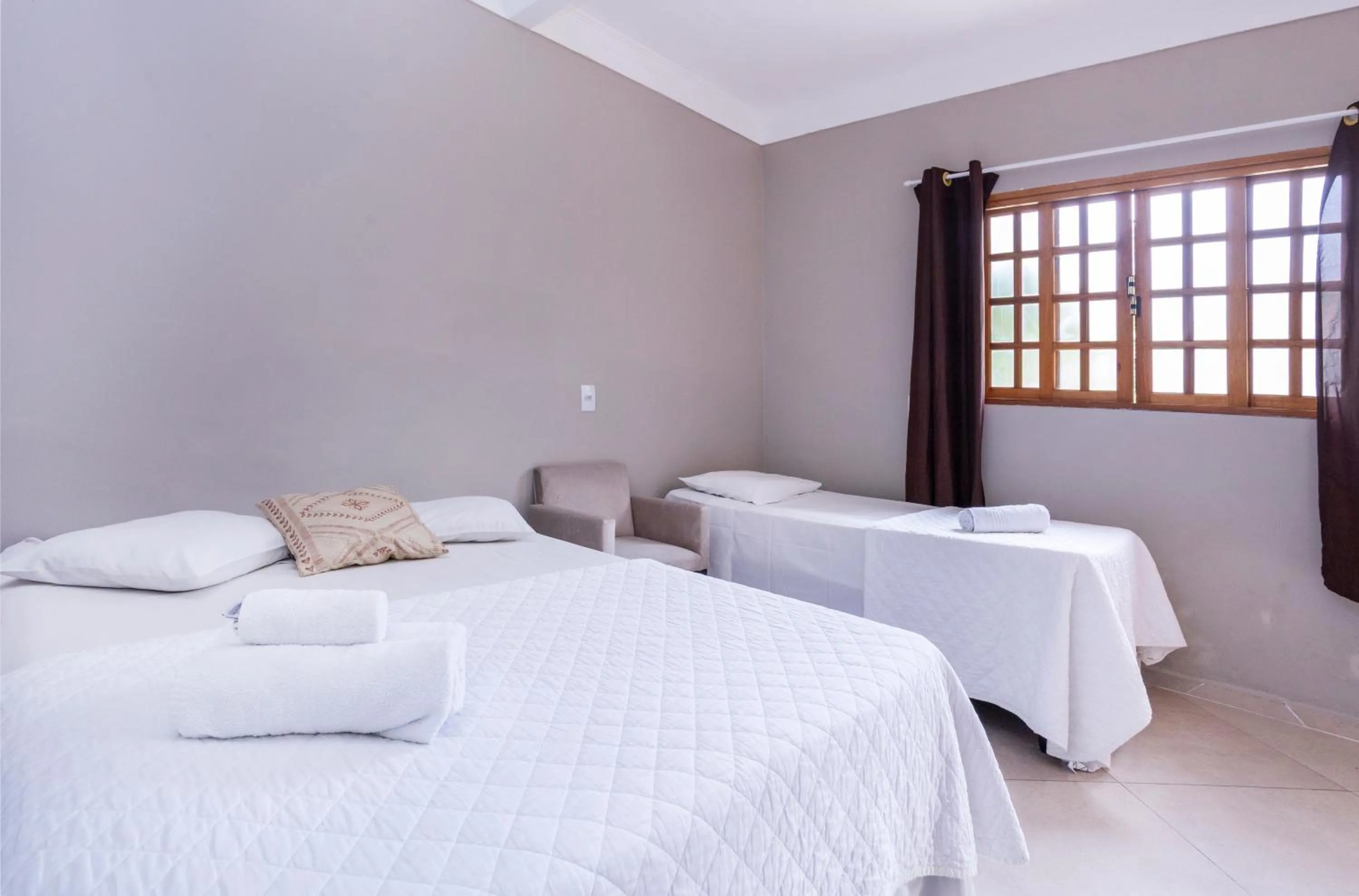 Photo of the whole room, Bed in Pousada In Bali - Maresias