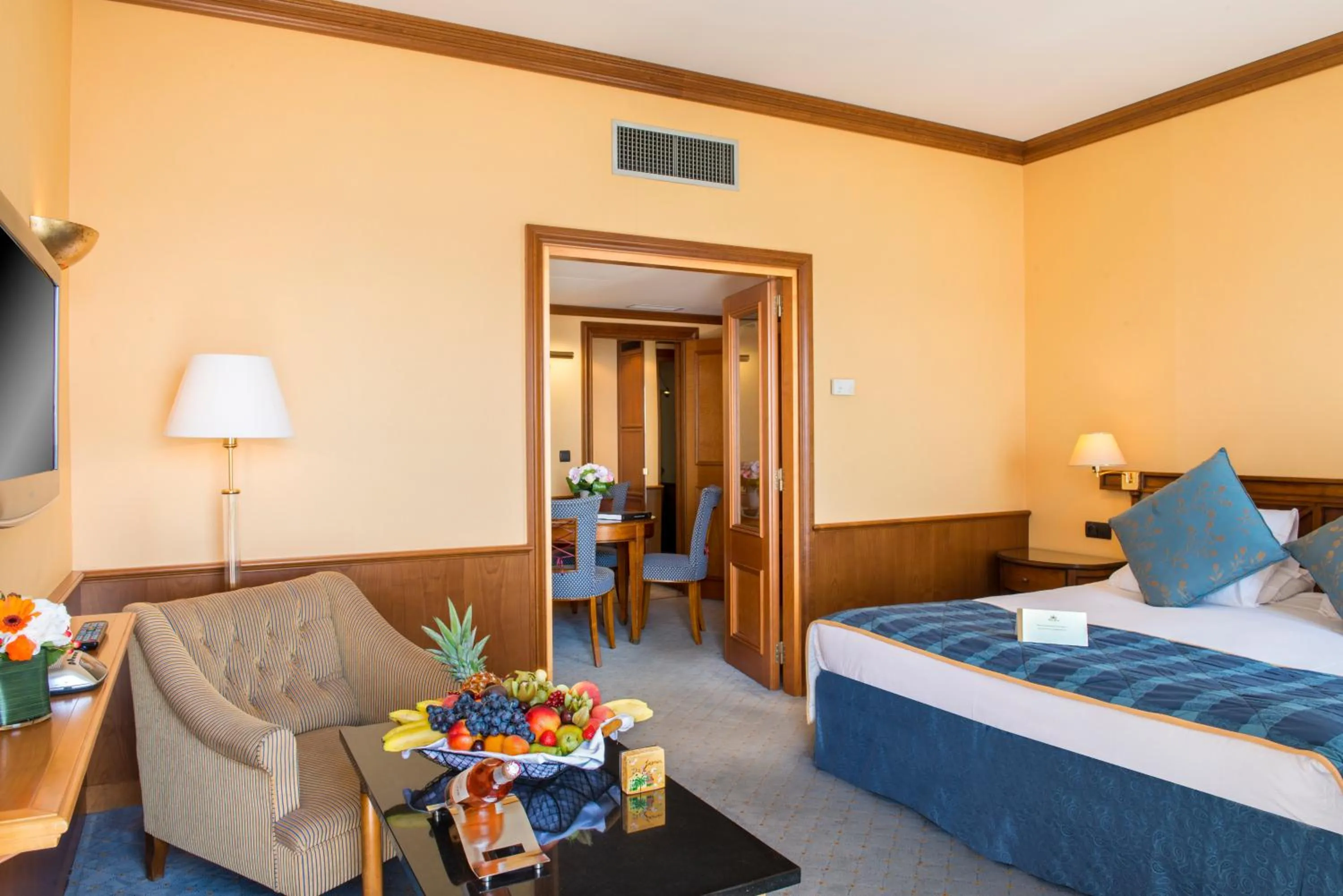 Photo of the whole room, Bed in Hôtel West End Promenade