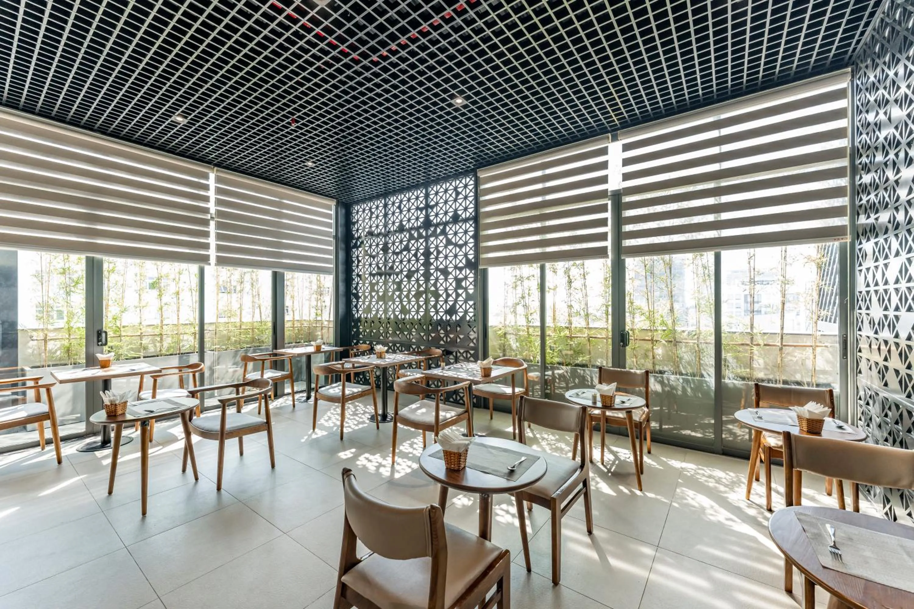 Restaurant/places to eat in Thanh Long Hotel - Tra Khuc