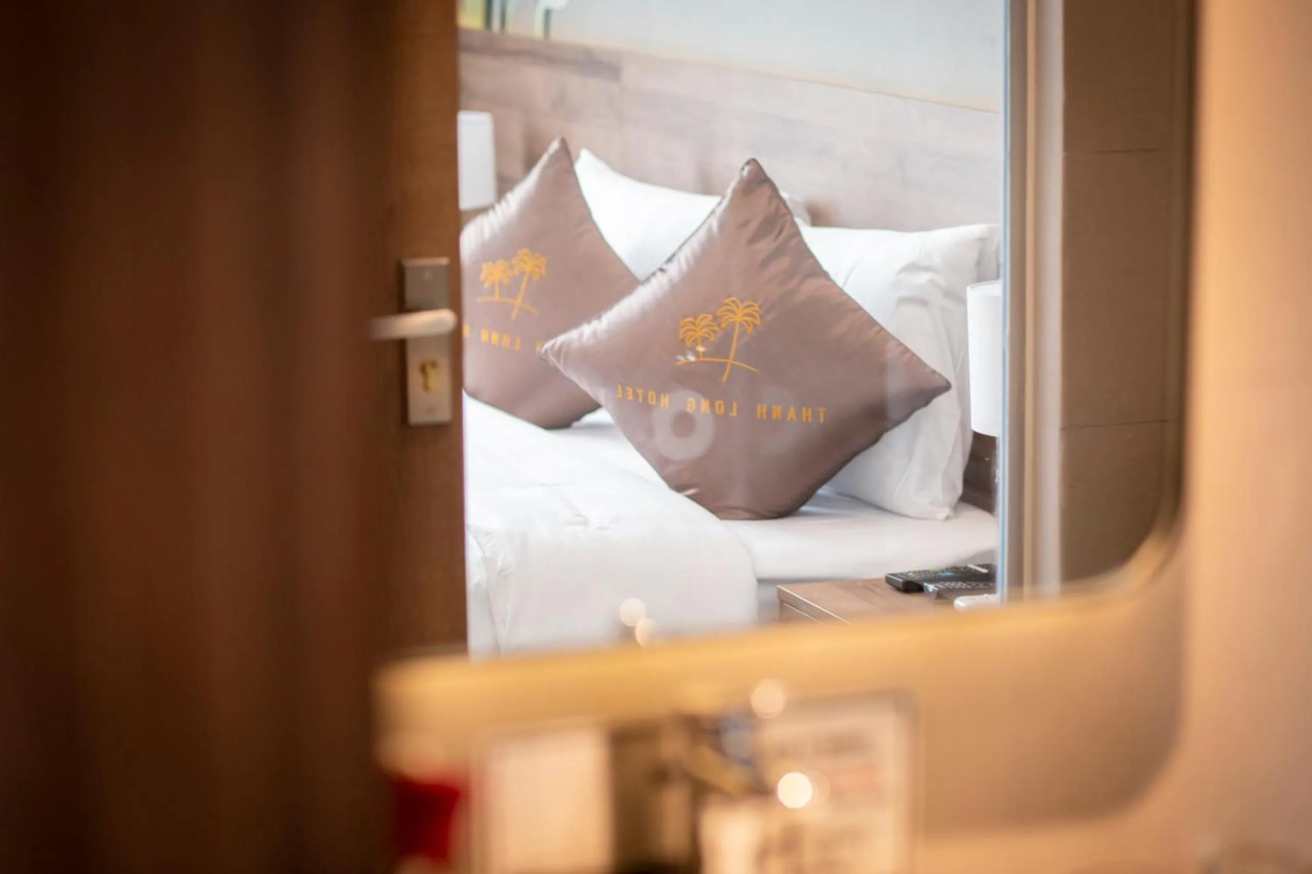 Bedroom, Bed in Thanh Long Hotel - Tra Khuc