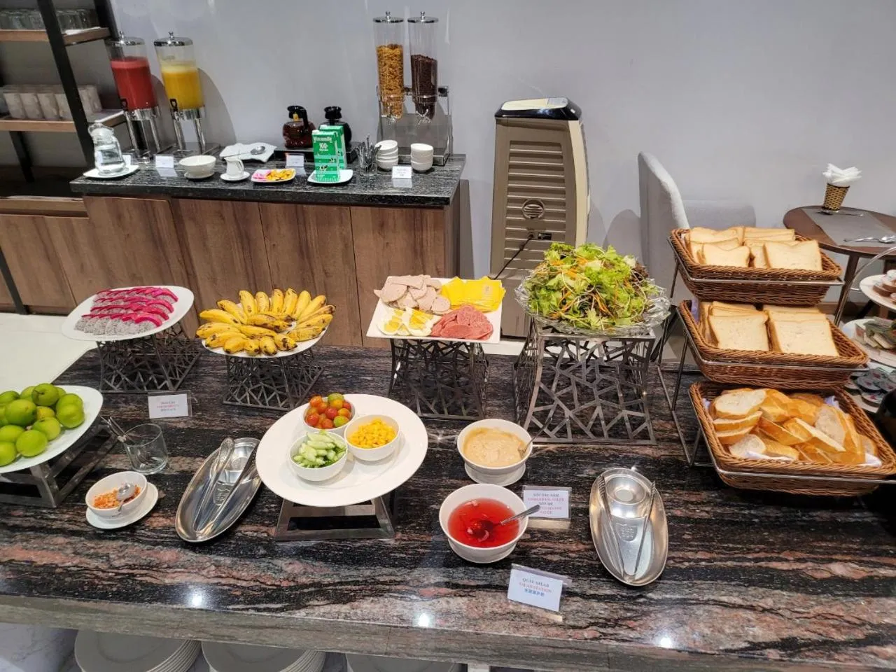 Food and drinks in Thanh Long Hotel - Tra Khuc