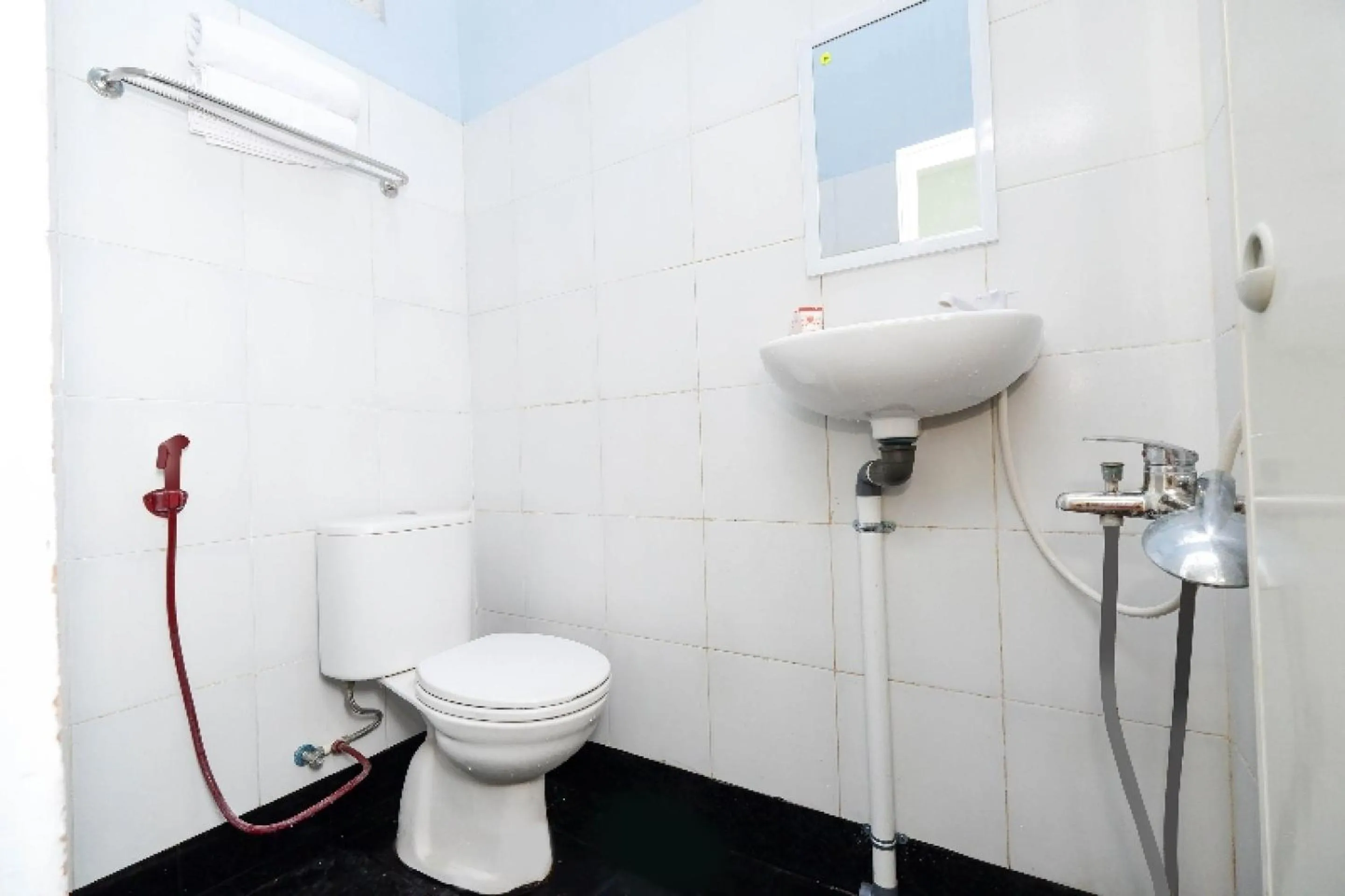 Bathroom in Hotel O Paviliun Permata