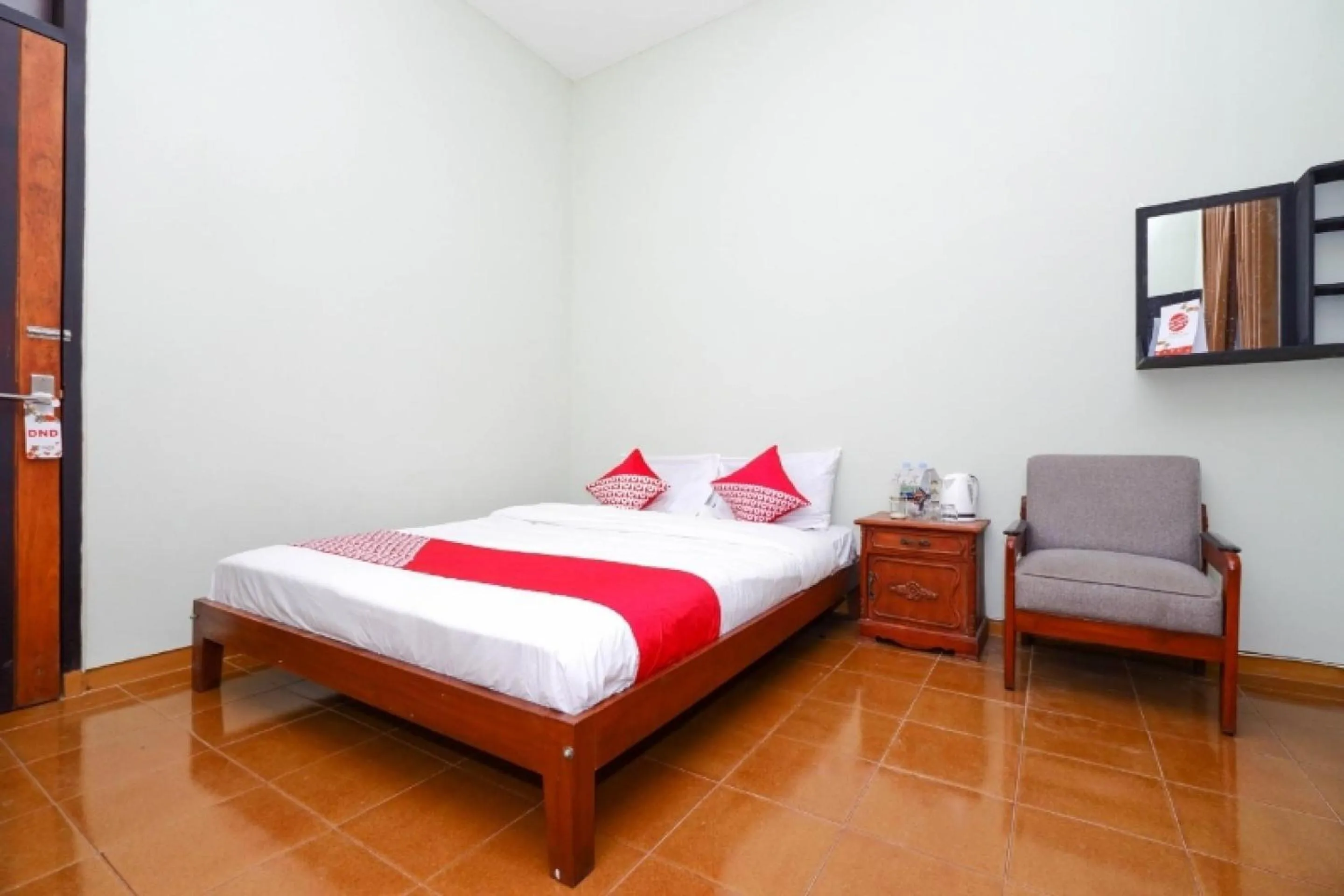 Bedroom, Bed in Hotel O Paviliun Permata