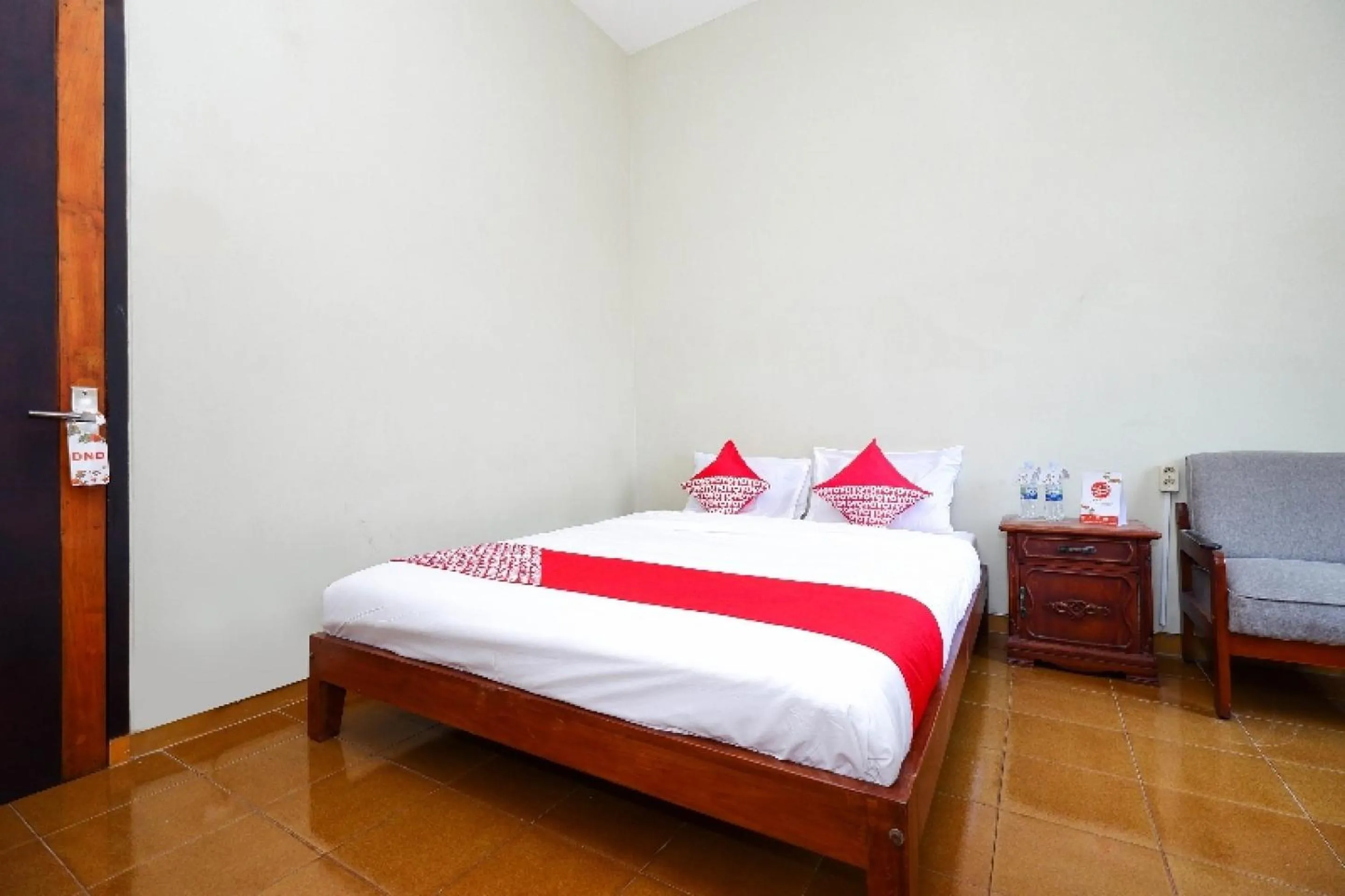 Bedroom, Bed in Hotel O Paviliun Permata