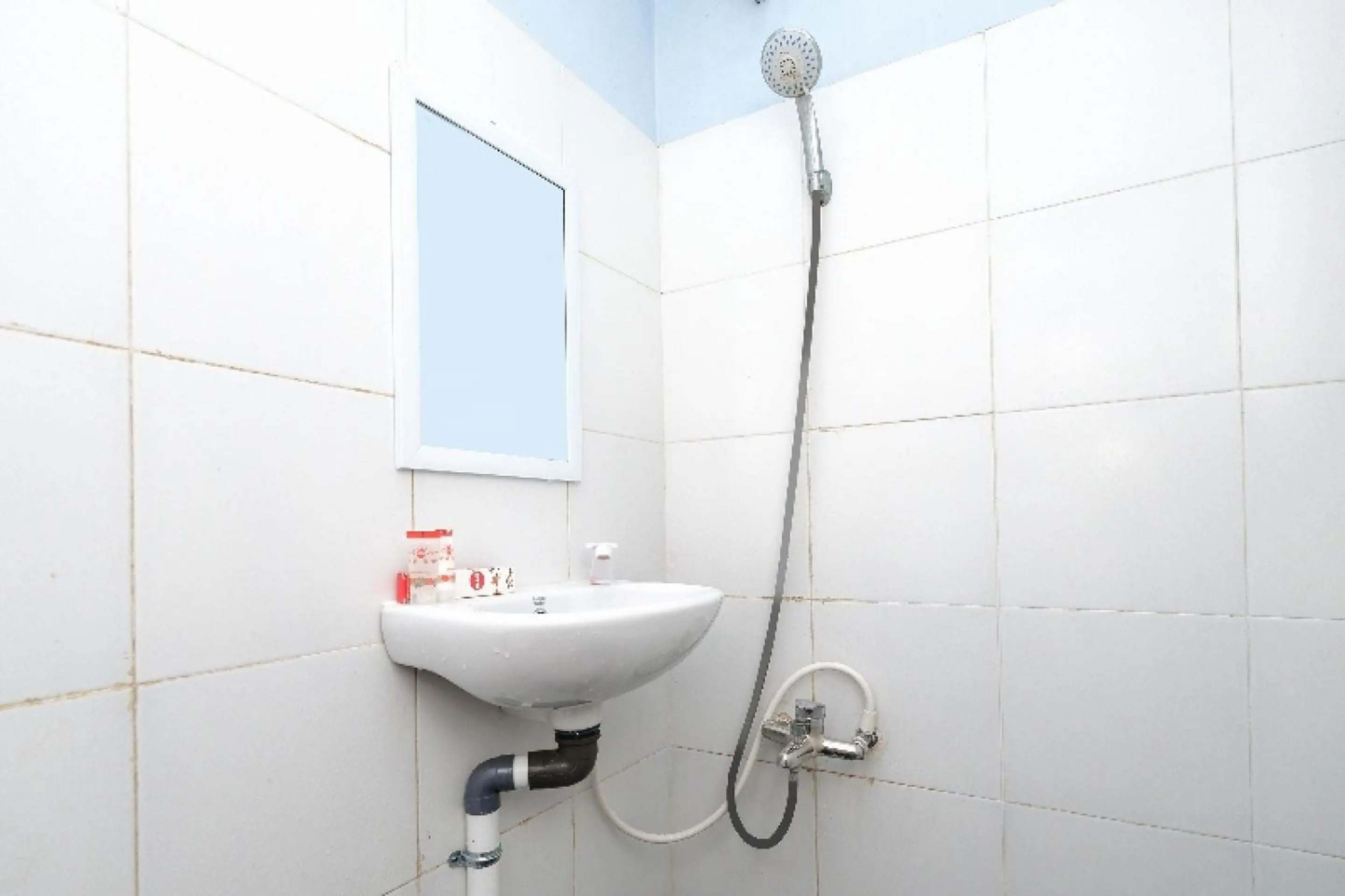 Bathroom in Hotel O Paviliun Permata