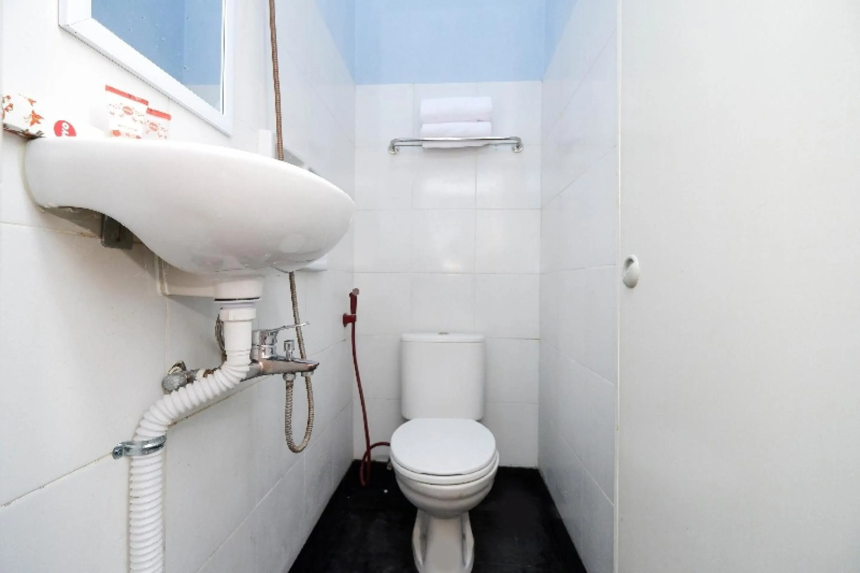 Bathroom in Hotel O Paviliun Permata