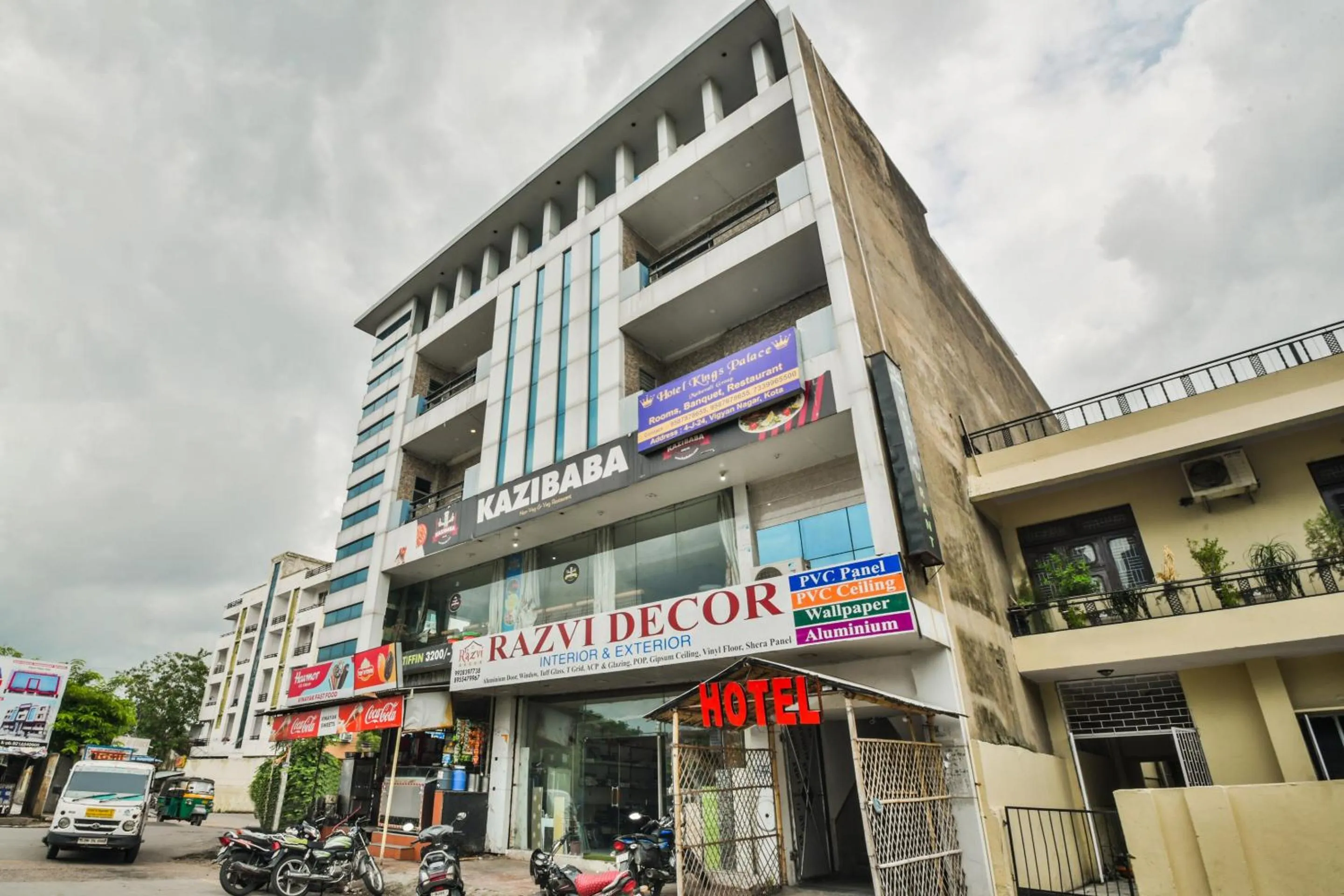 Facade/entrance in Hotel O King's Palace