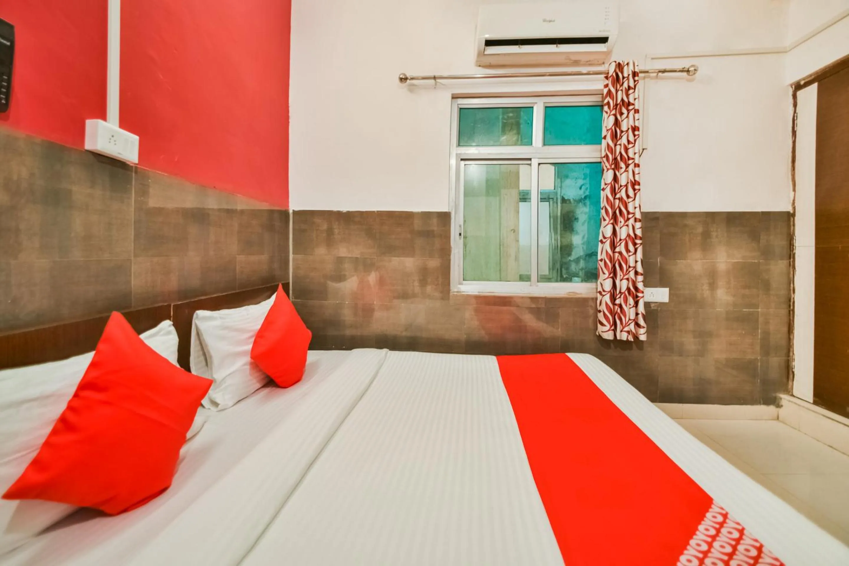 Facade/entrance in Hotel O King's Palace