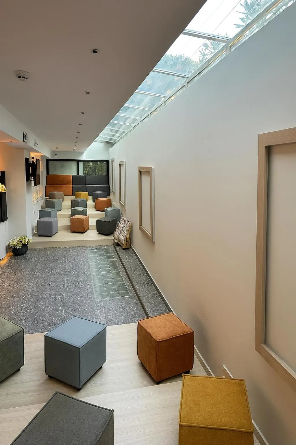 Communal lounge/ TV room in Flisvos Royal Hotel & Suites