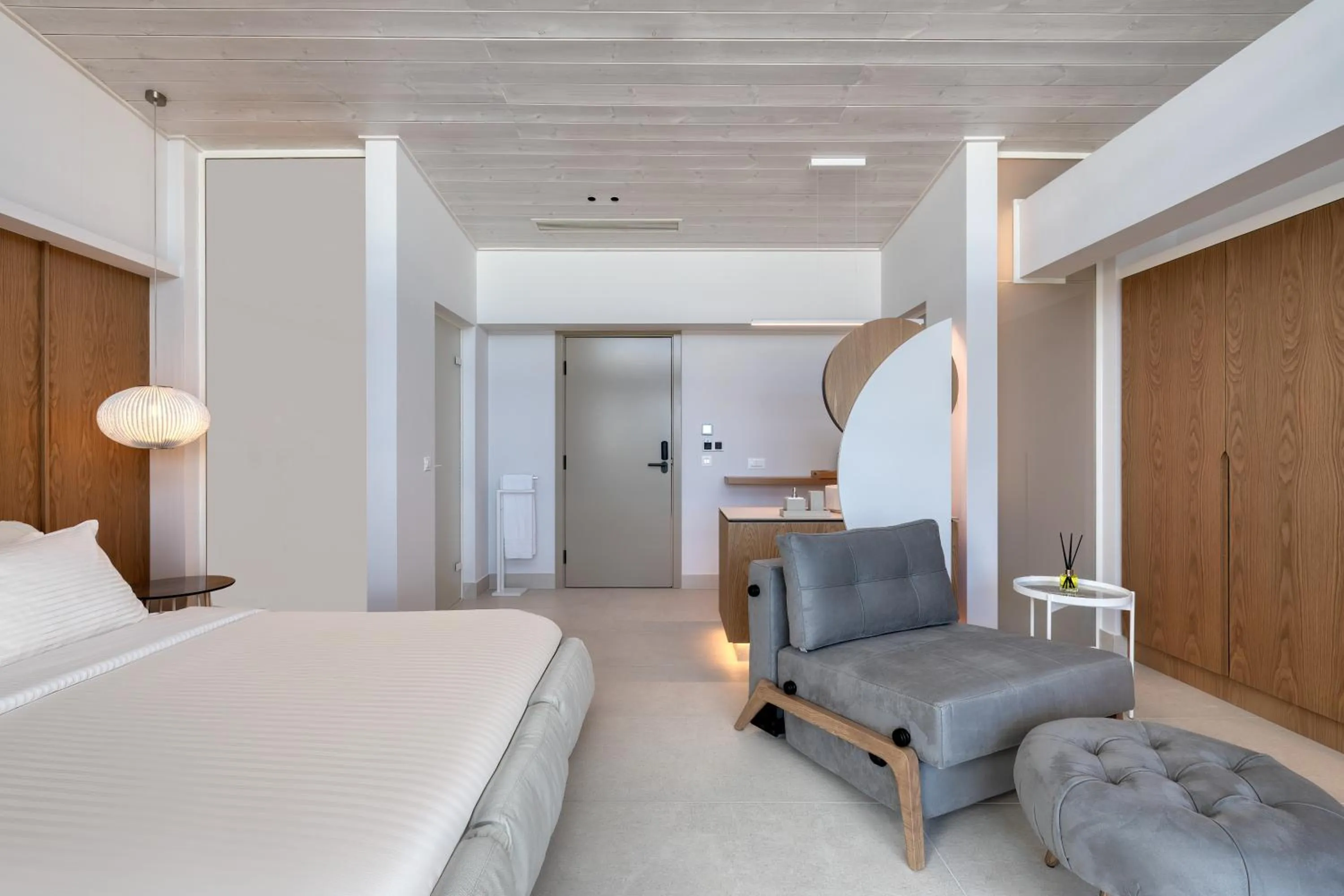 Photo of the whole room, Bed in Flisvos Royal Hotel & Suites