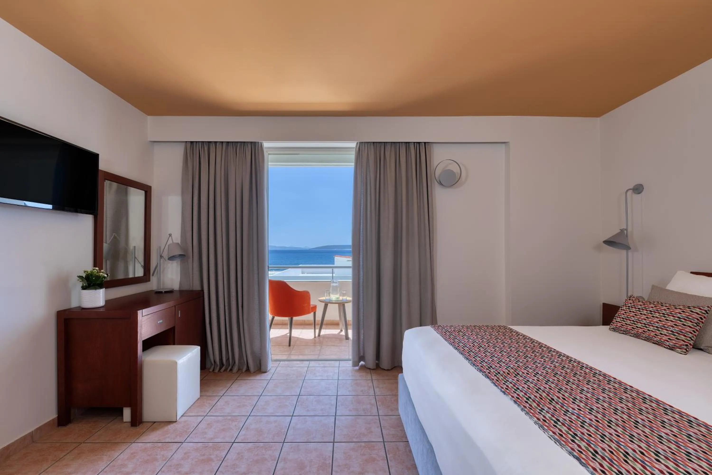 View (from property/room), Bed in Flisvos Royal Hotel & Suites