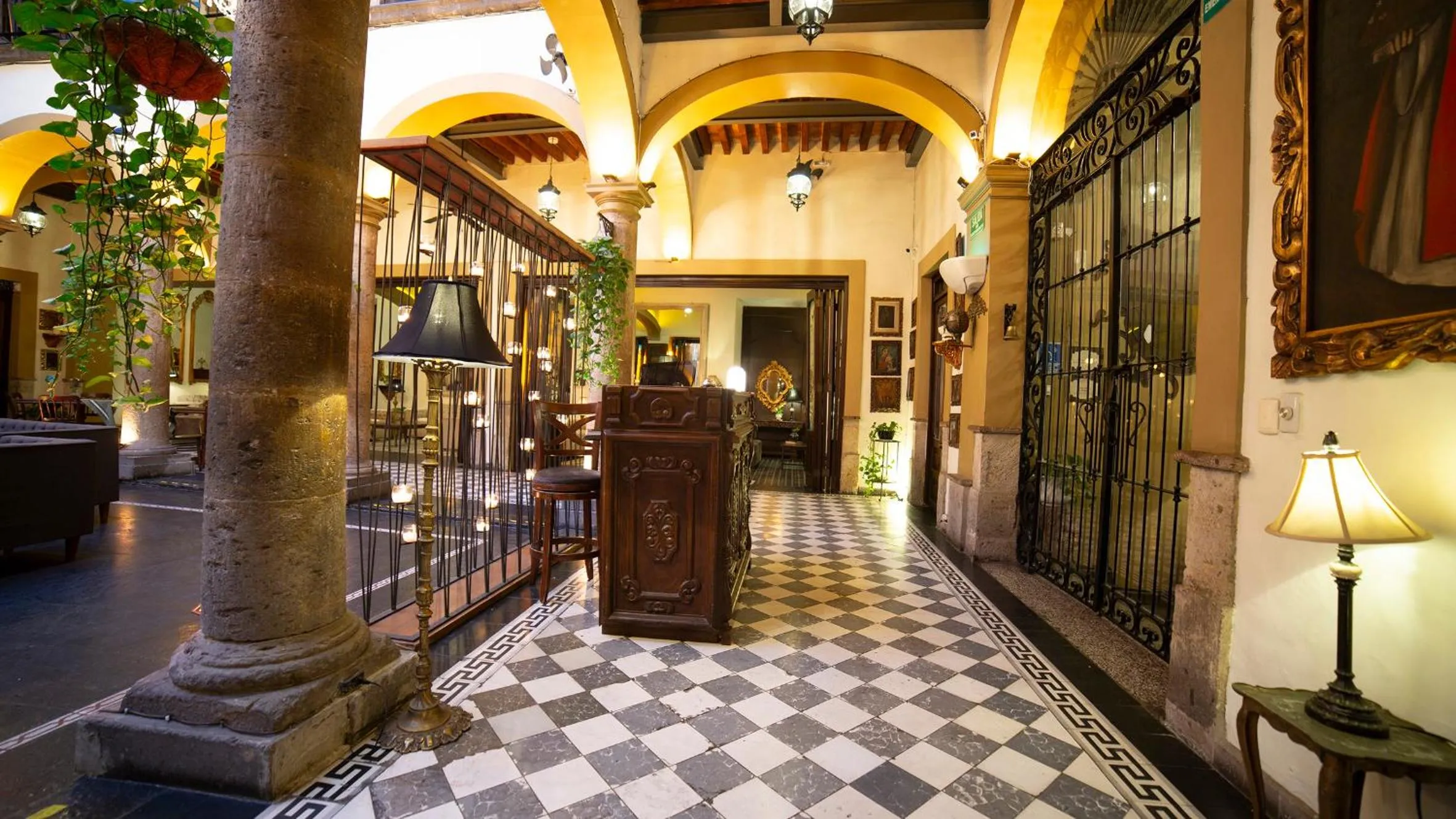 Facade/entrance in Casa Pedro Loza