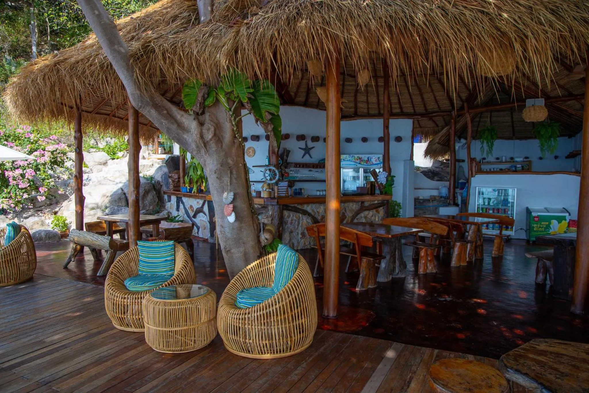 Restaurant/places to eat in Coral View Resort