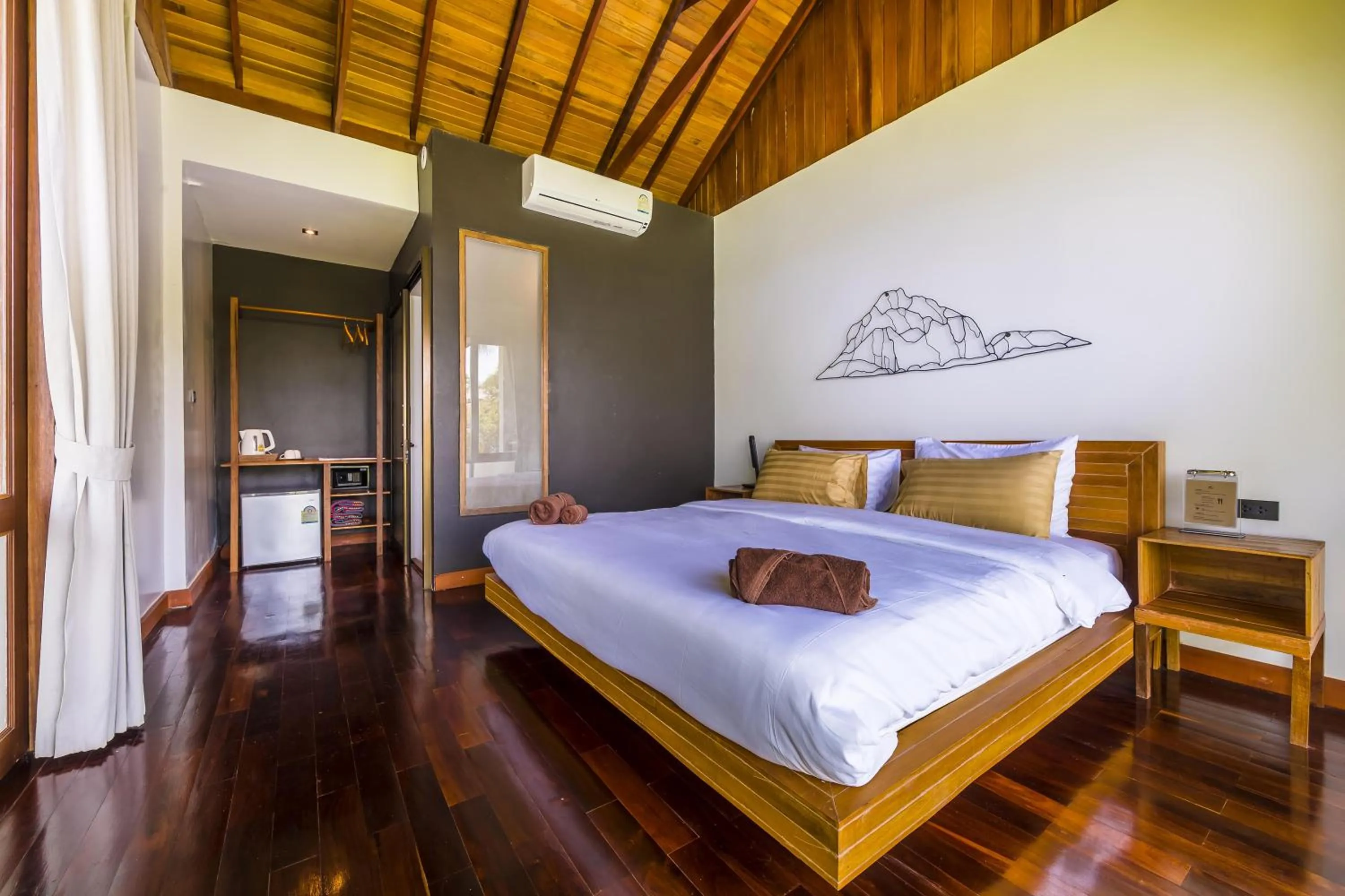 Bedroom, Bed in Coral View Resort