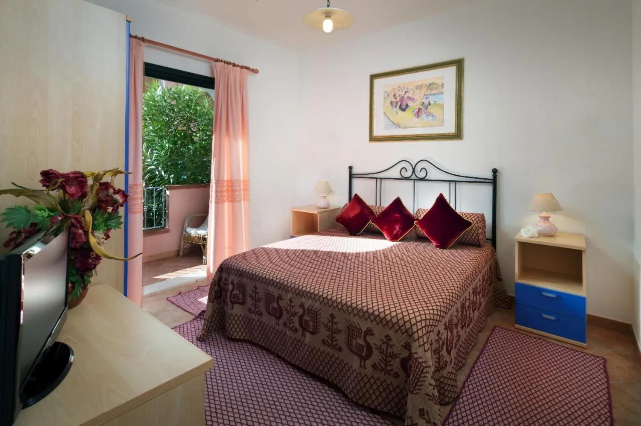 Photo of the whole room, Bed in Appartamenti Le Ginestre e Gli Oleandri