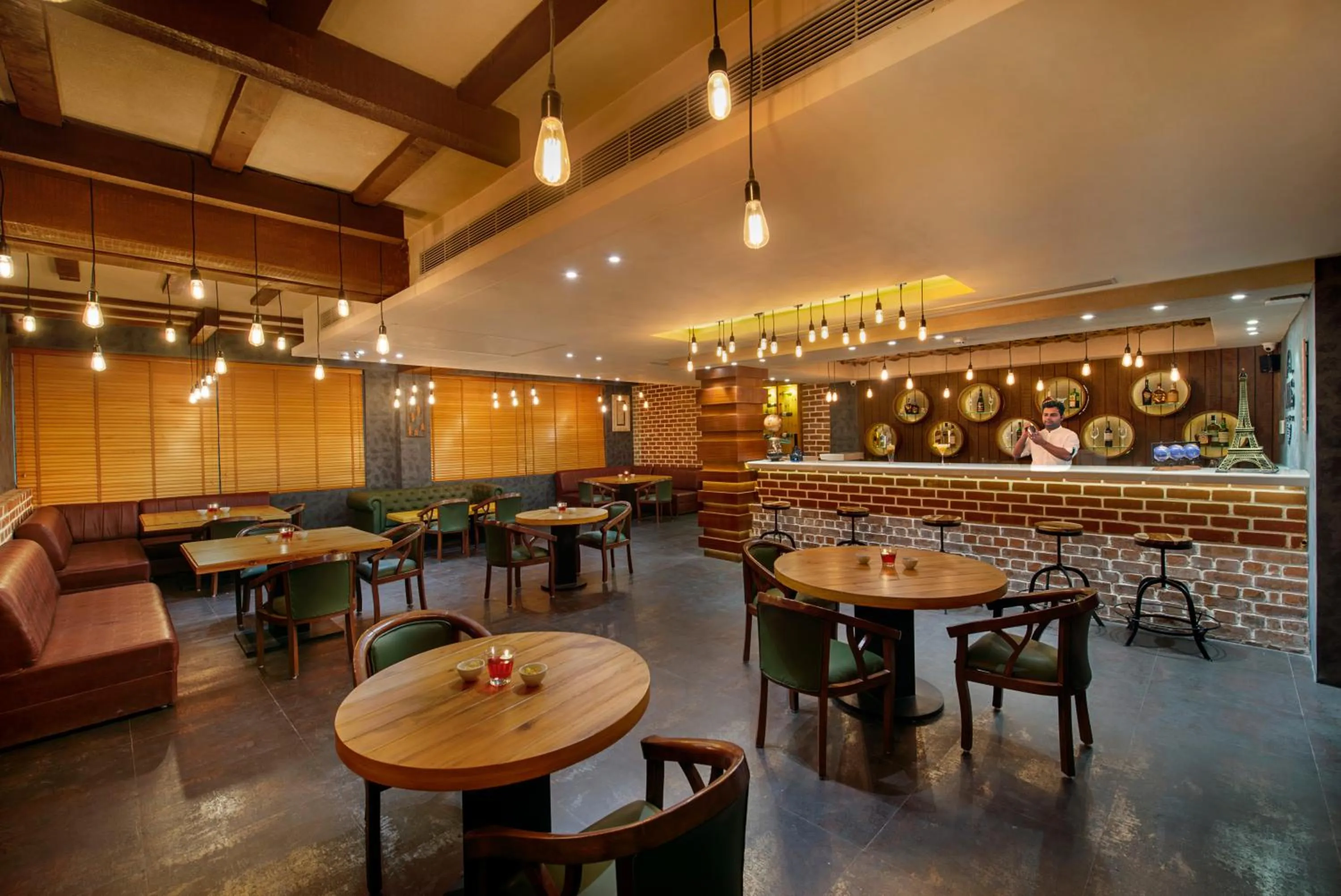 Restaurant/places to eat in Bloom Boutique l Ranjit Avenue