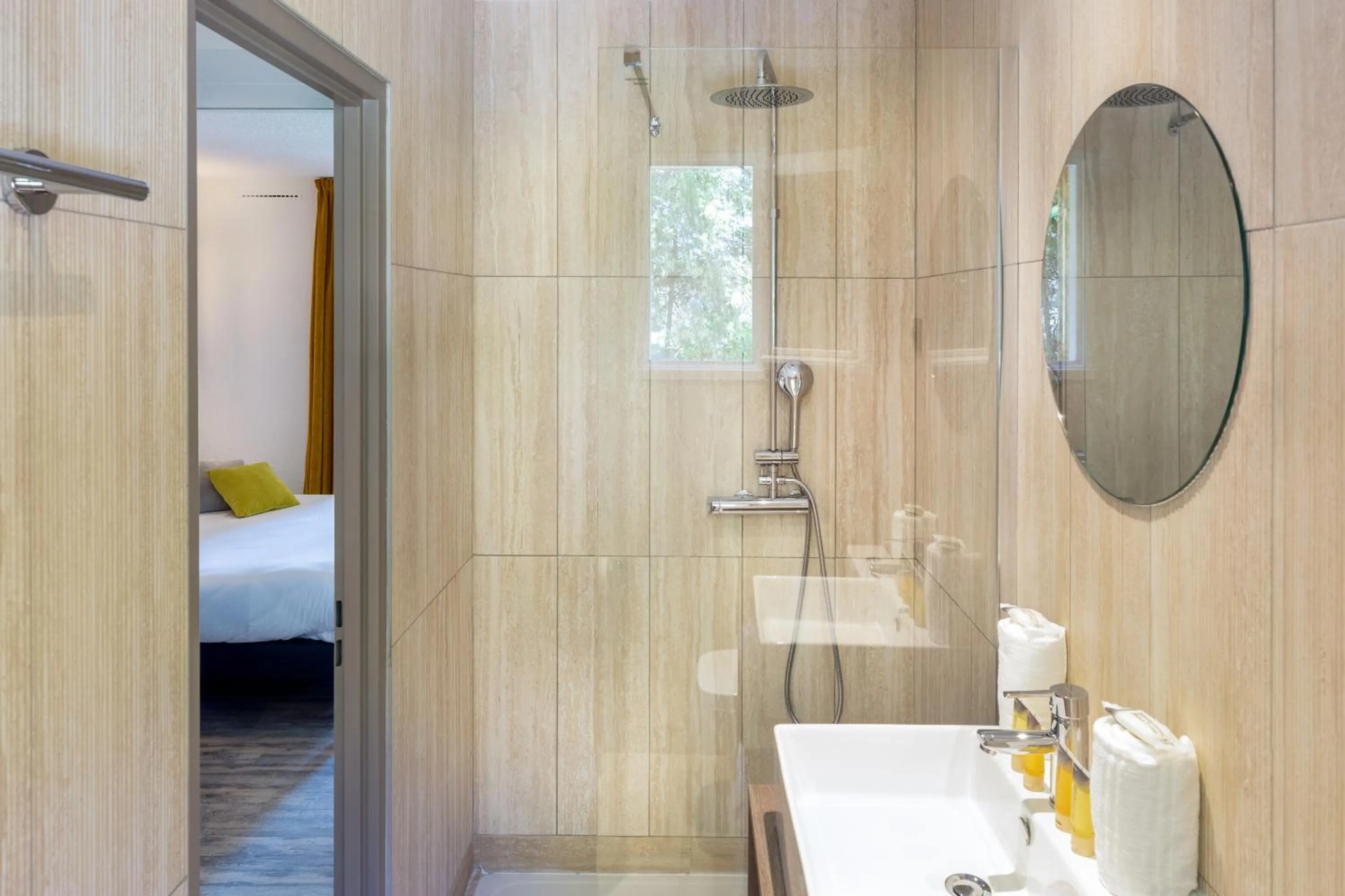 Bathroom, Bed in SOWELL HOTELS L'Olivier