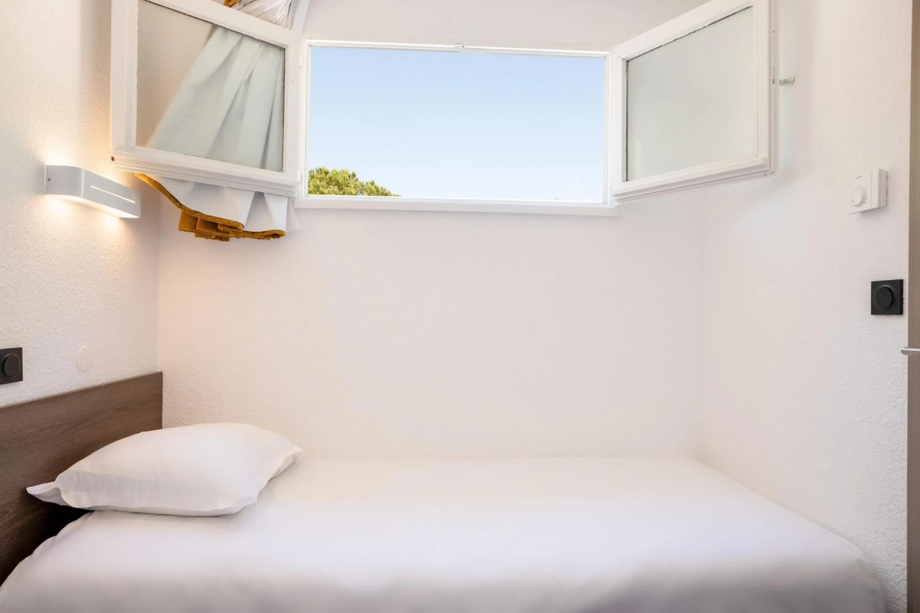 Bedroom, Bed in SOWELL HOTELS L'Olivier