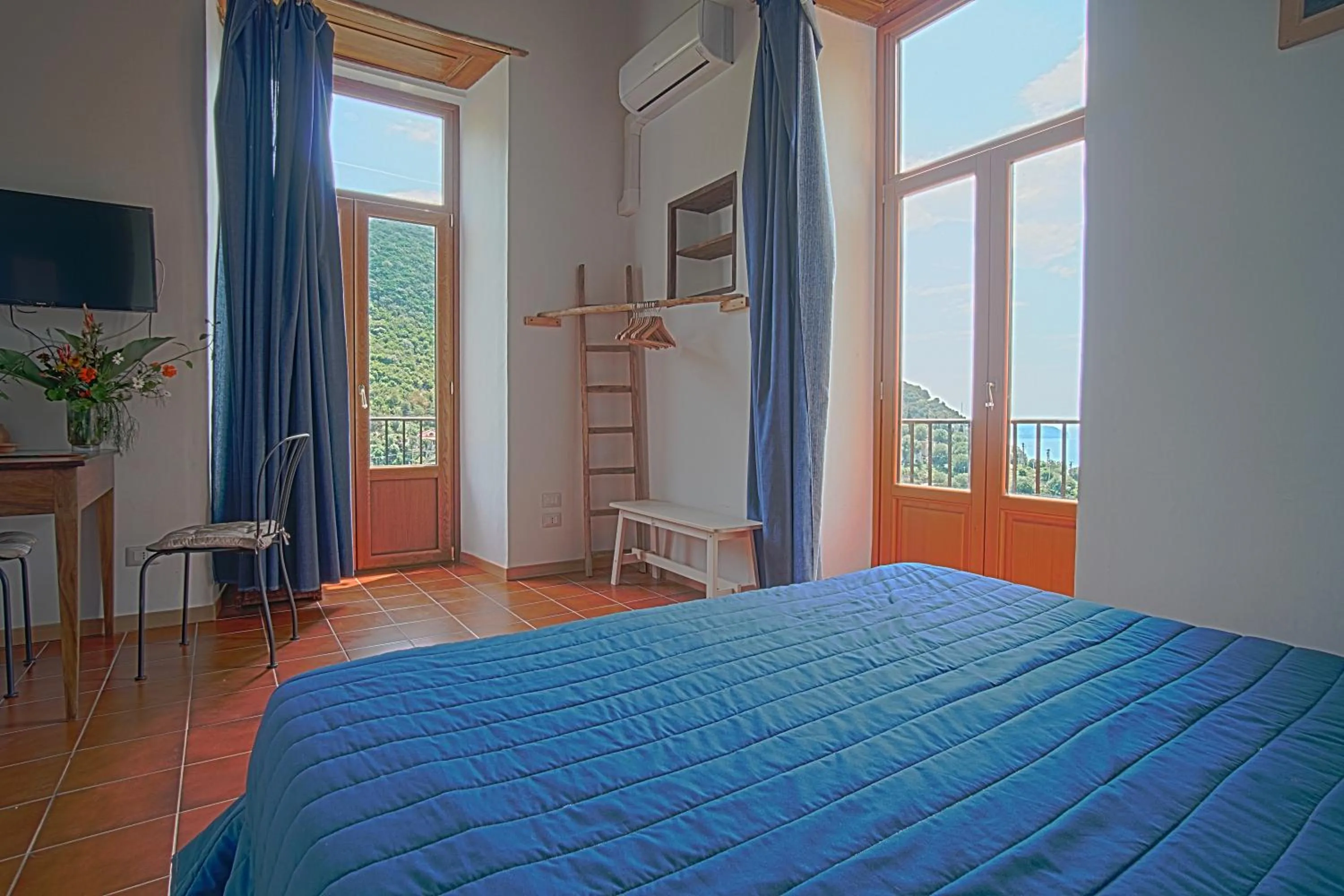 TV and multimedia, Bed in La Casa sul Blu Albergo Diffuso