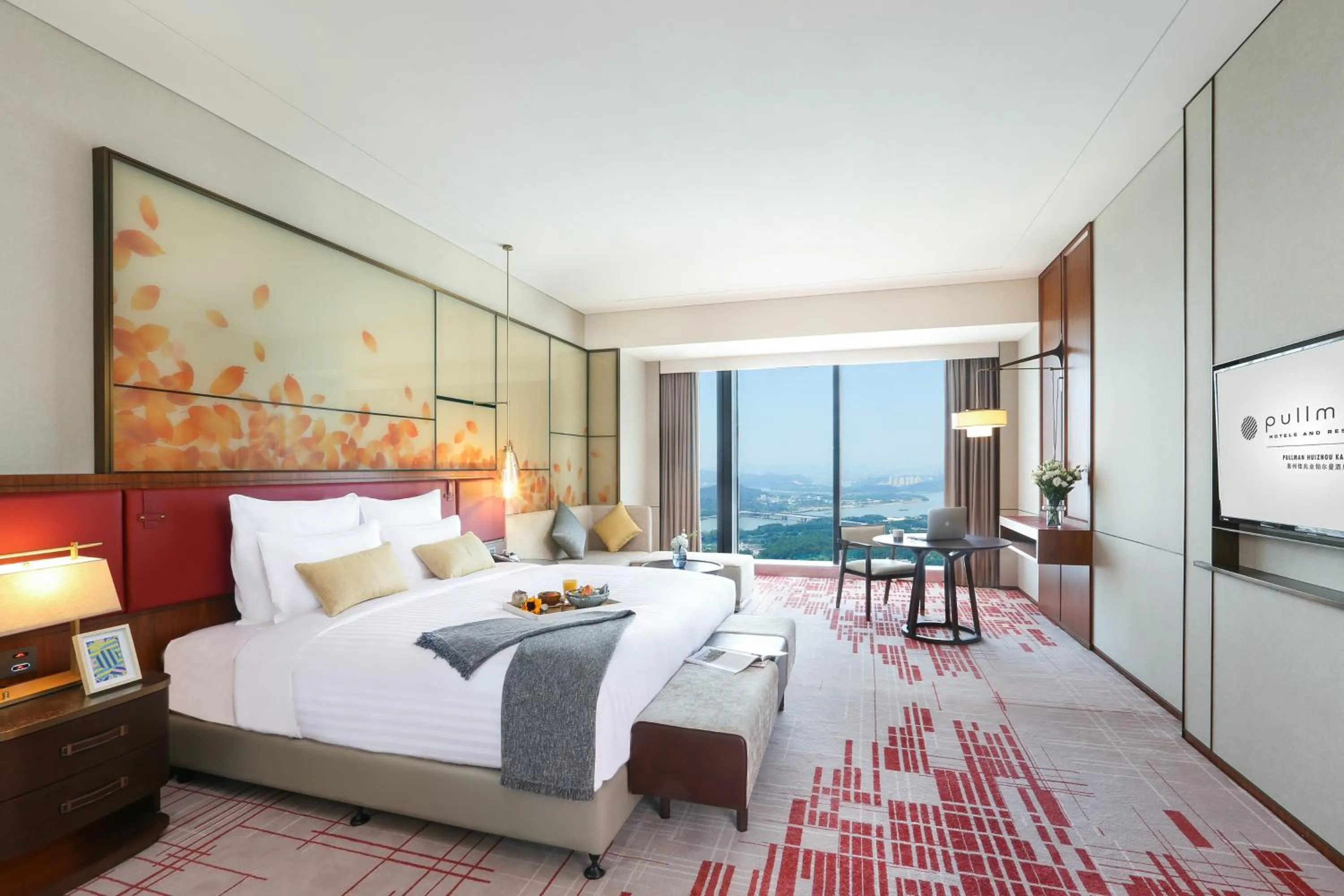 Photo of the whole room, Bed in Pullman Huizhou Kaisa