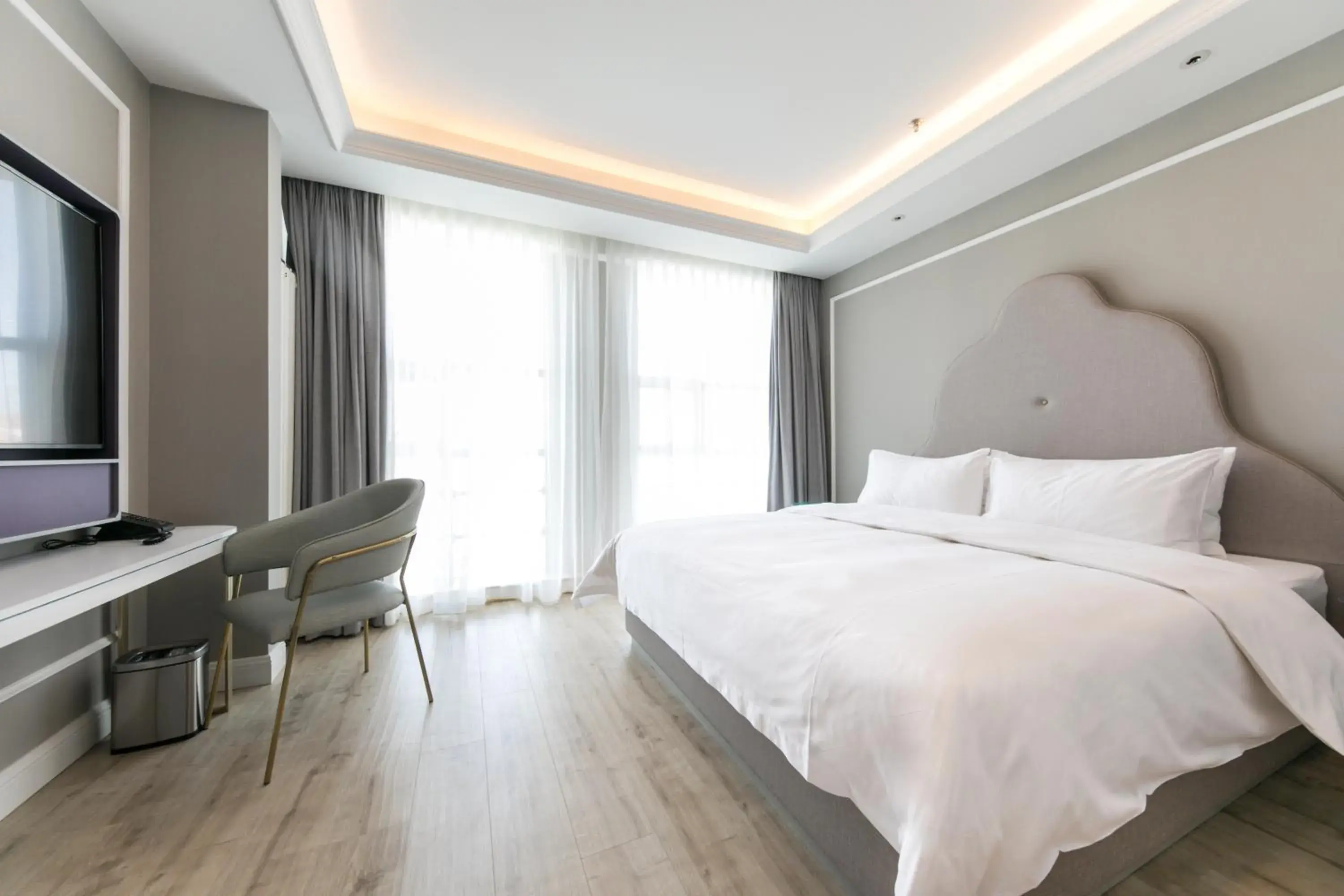 Superior King Room - single occupancy in Mercure Ordos Downtown Superior King Room - single occupancy in Mercure Ordos Downtown