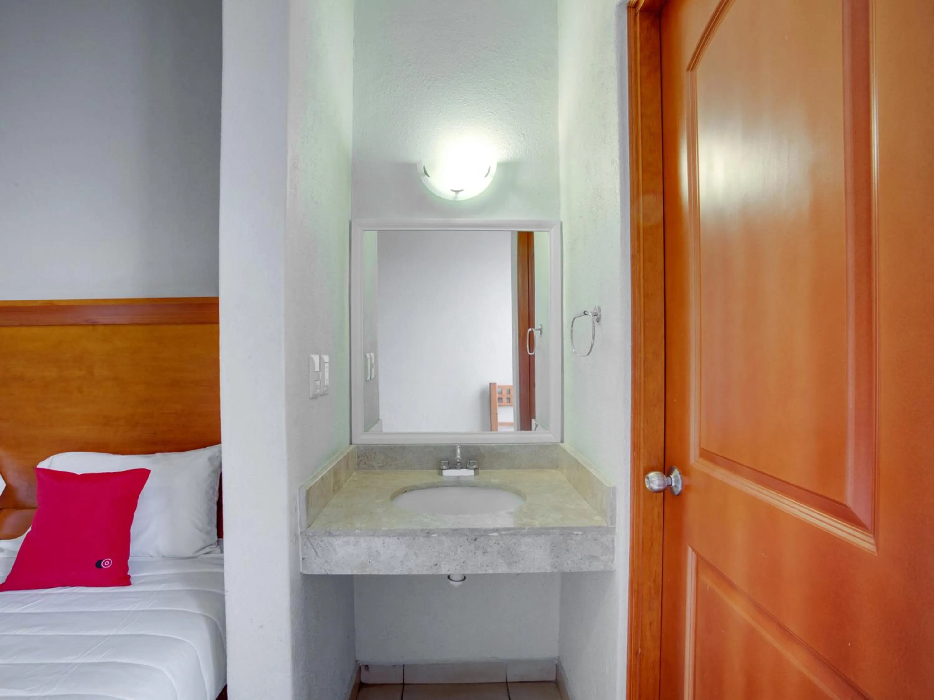 Bathroom, Bed in Hotel Patzcuaro