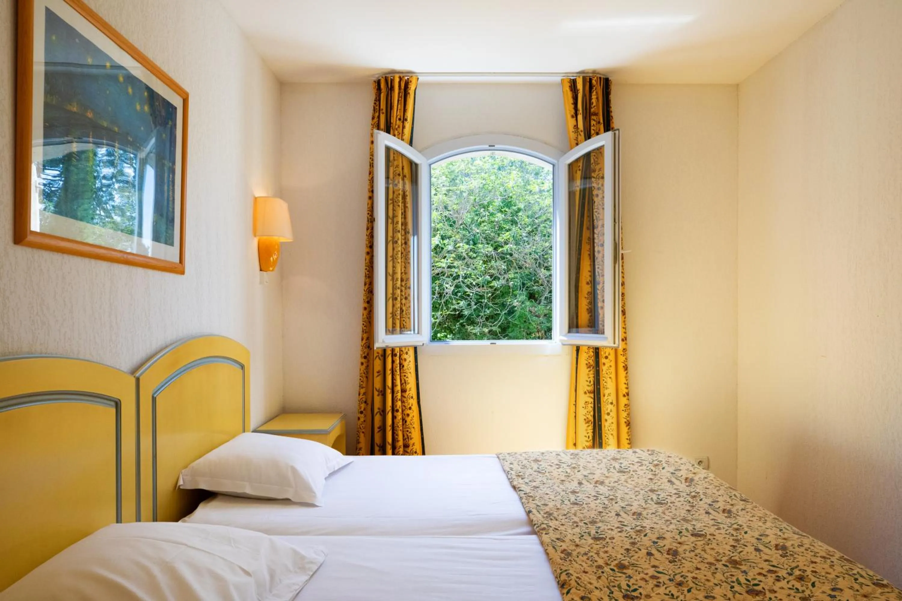 Photo of the whole room, Bed in SOWELL RESIDENCES Les Mazets