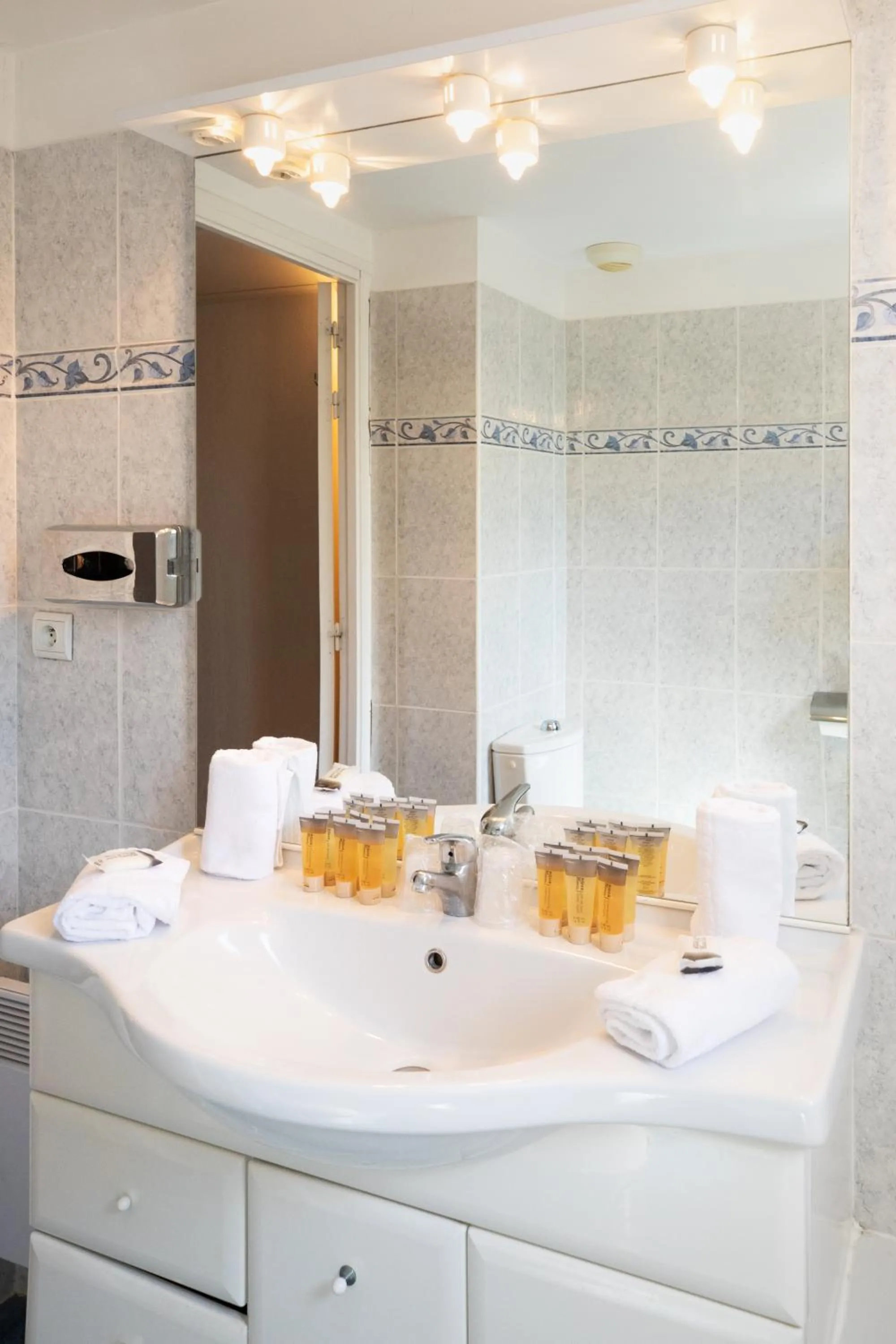 Bathroom in SOWELL RESIDENCES Les Mazets