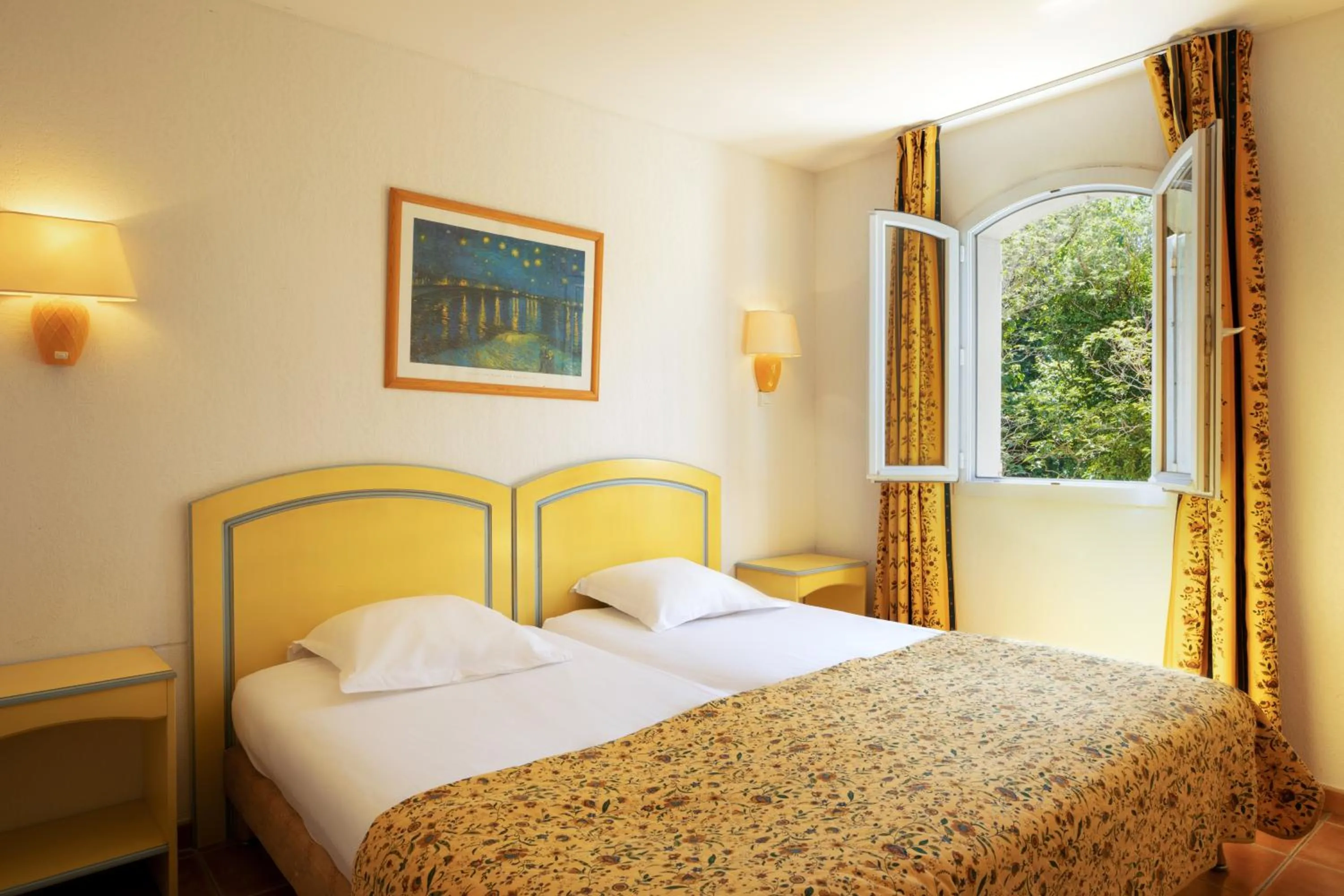 Bed in SOWELL RESIDENCES Les Mazets