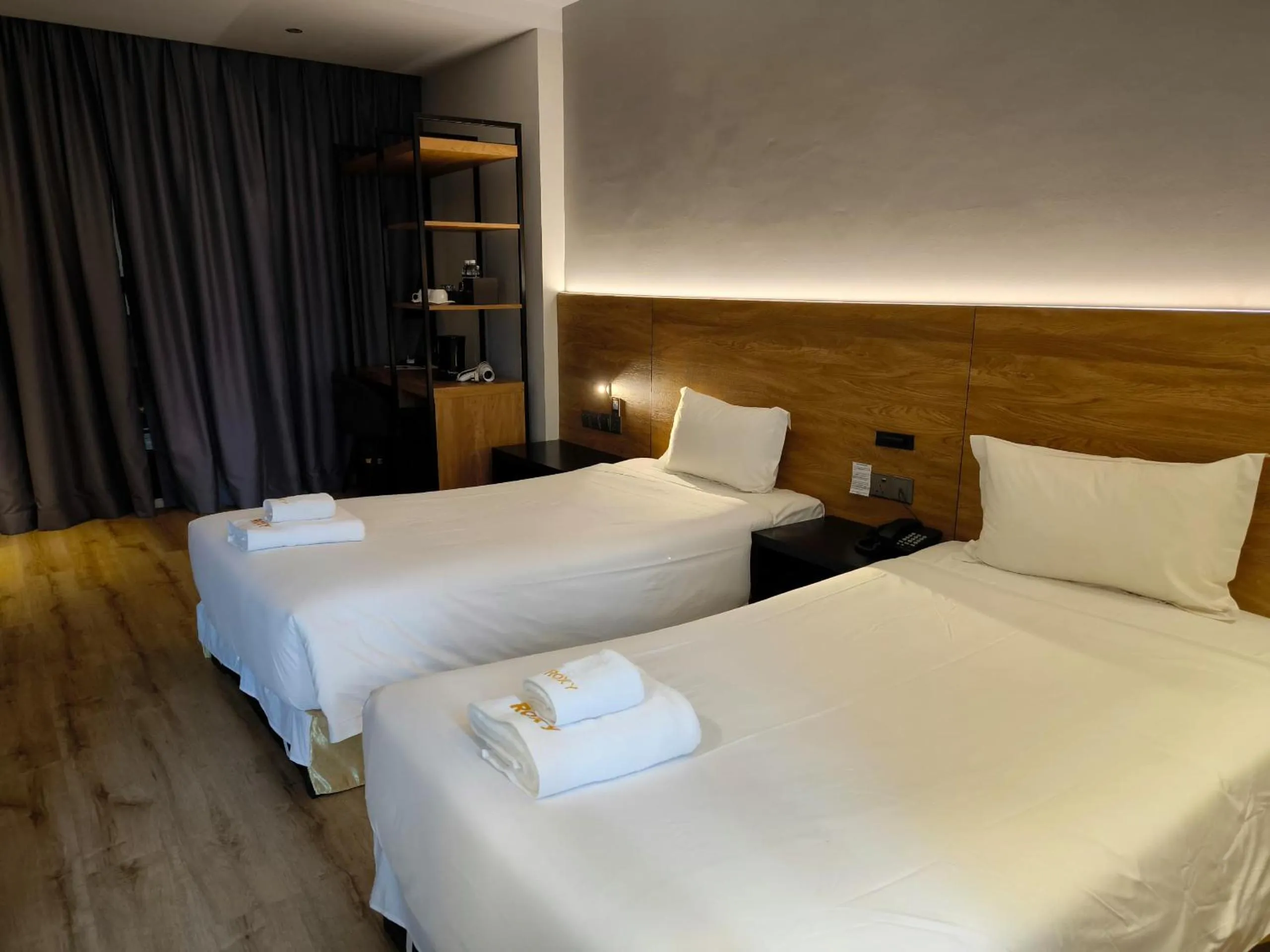 View (from property/room), Bed in Roxy Hotel Padungan