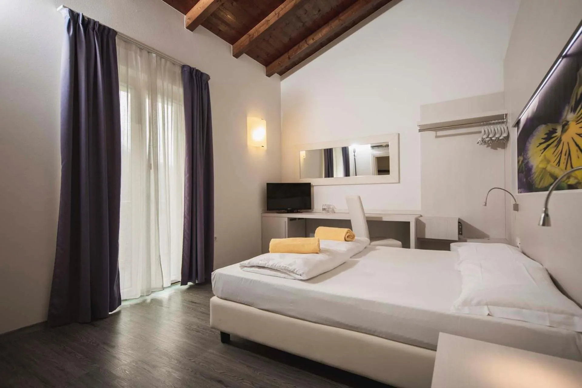 Photo of the whole room, Bed in Maso Agritur Santa Lucia