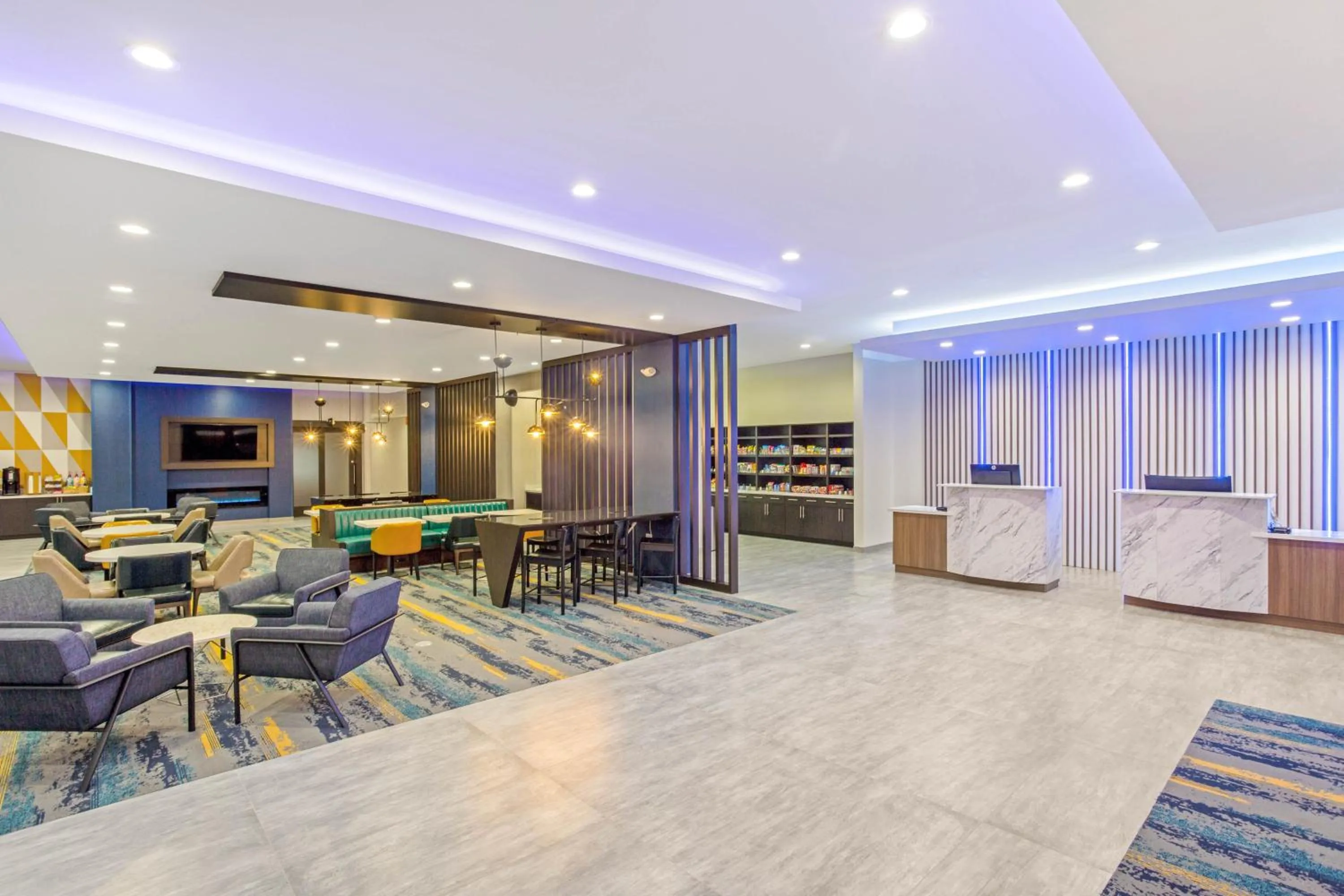 Lobby or reception in La Quinta Inn & Suites by Wyndham Miramar Beach-Destin
