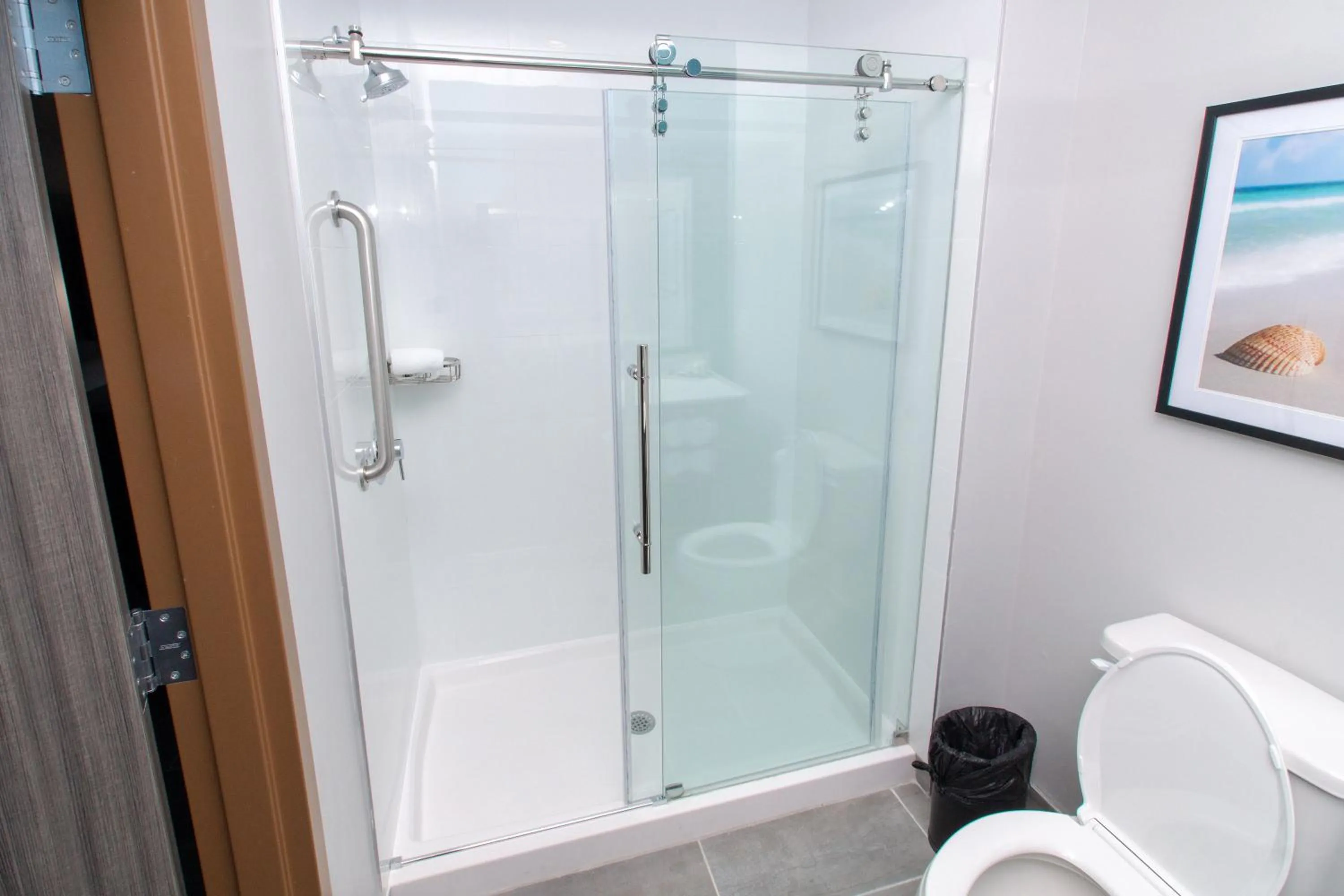 Bathroom in La Quinta Inn & Suites by Wyndham Miramar Beach-Destin