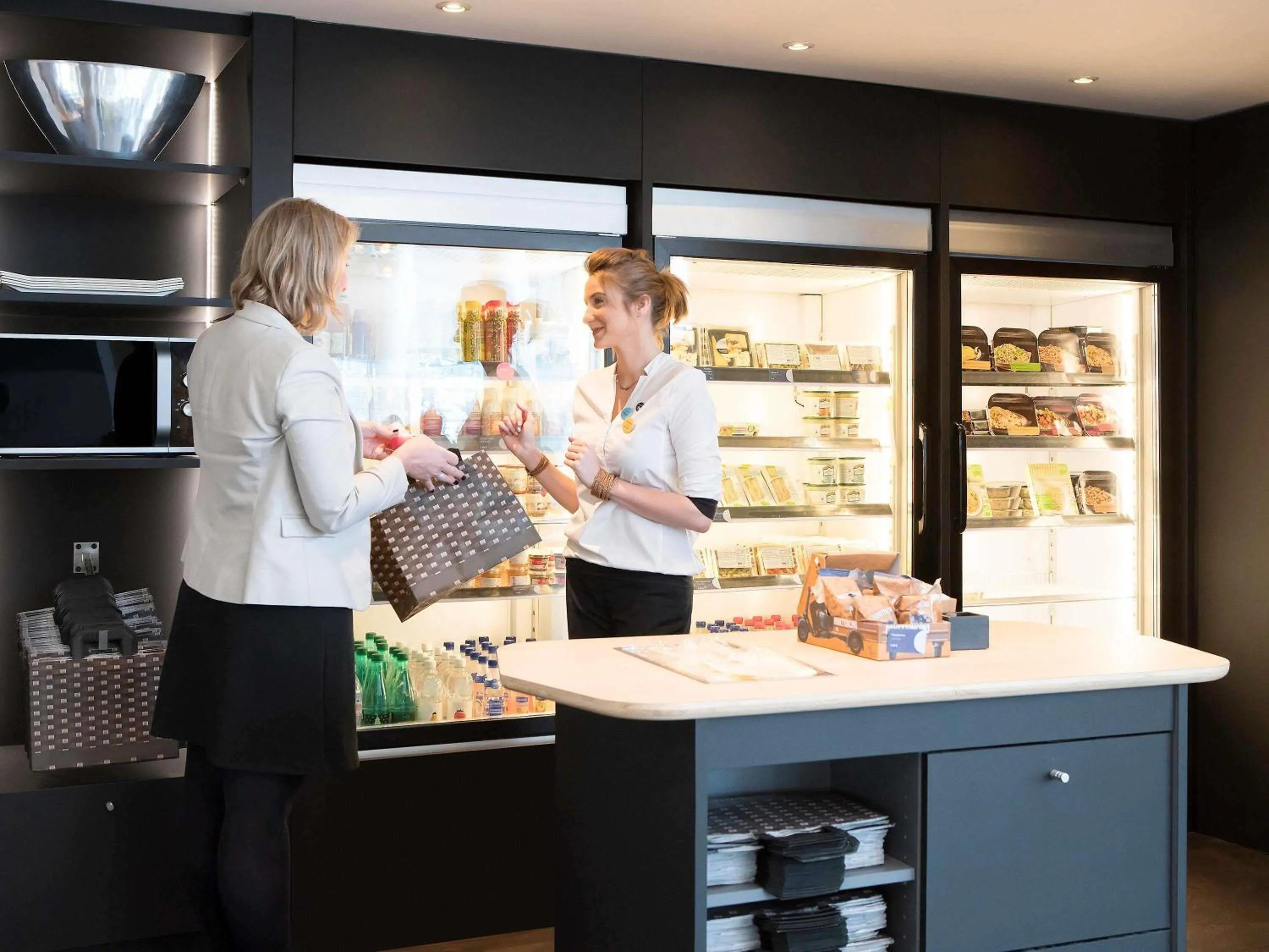 Lounge or bar in Novotel Suites Lille Europe