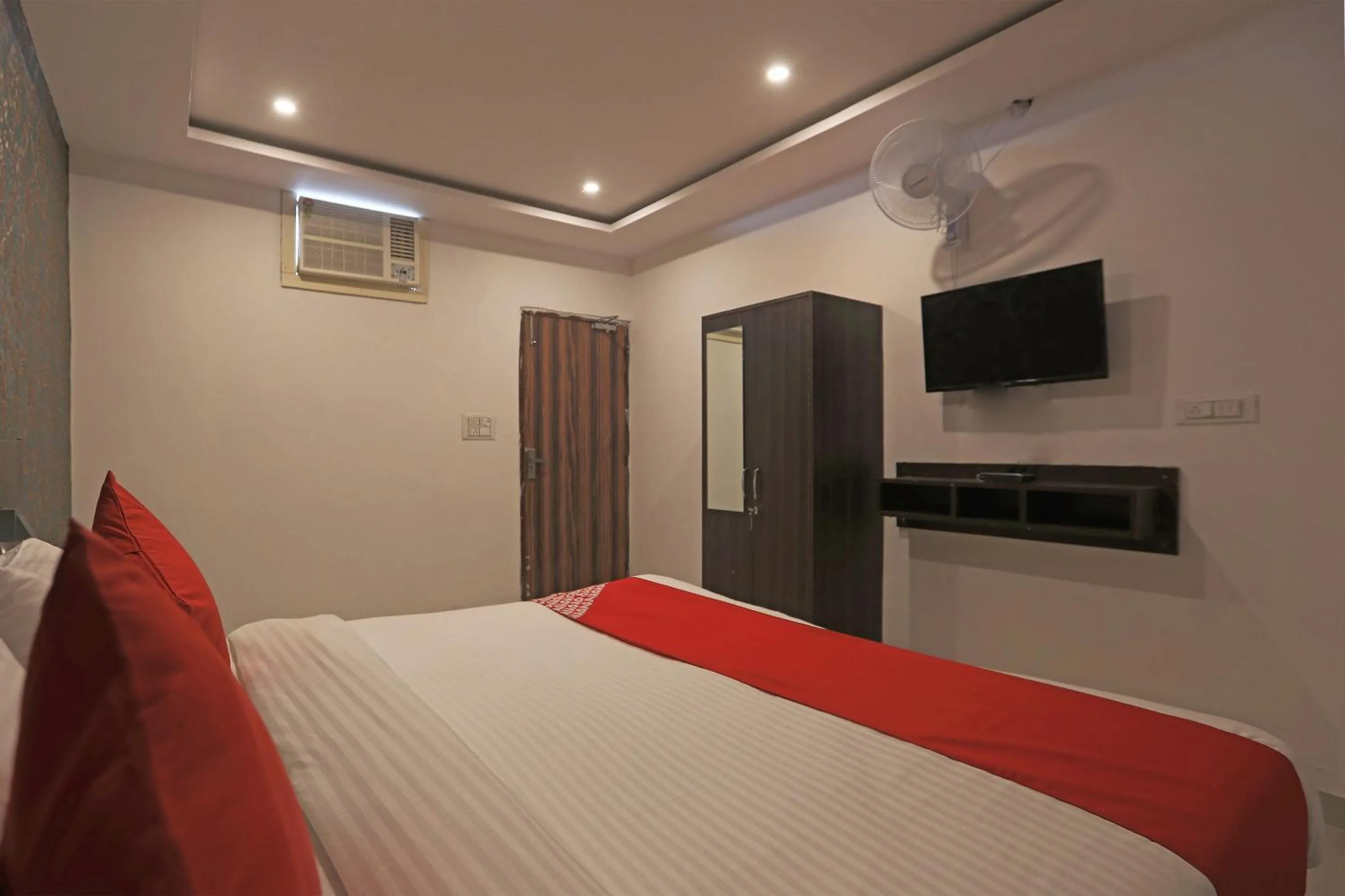 Bedroom, Bed in Hotel O City Residency