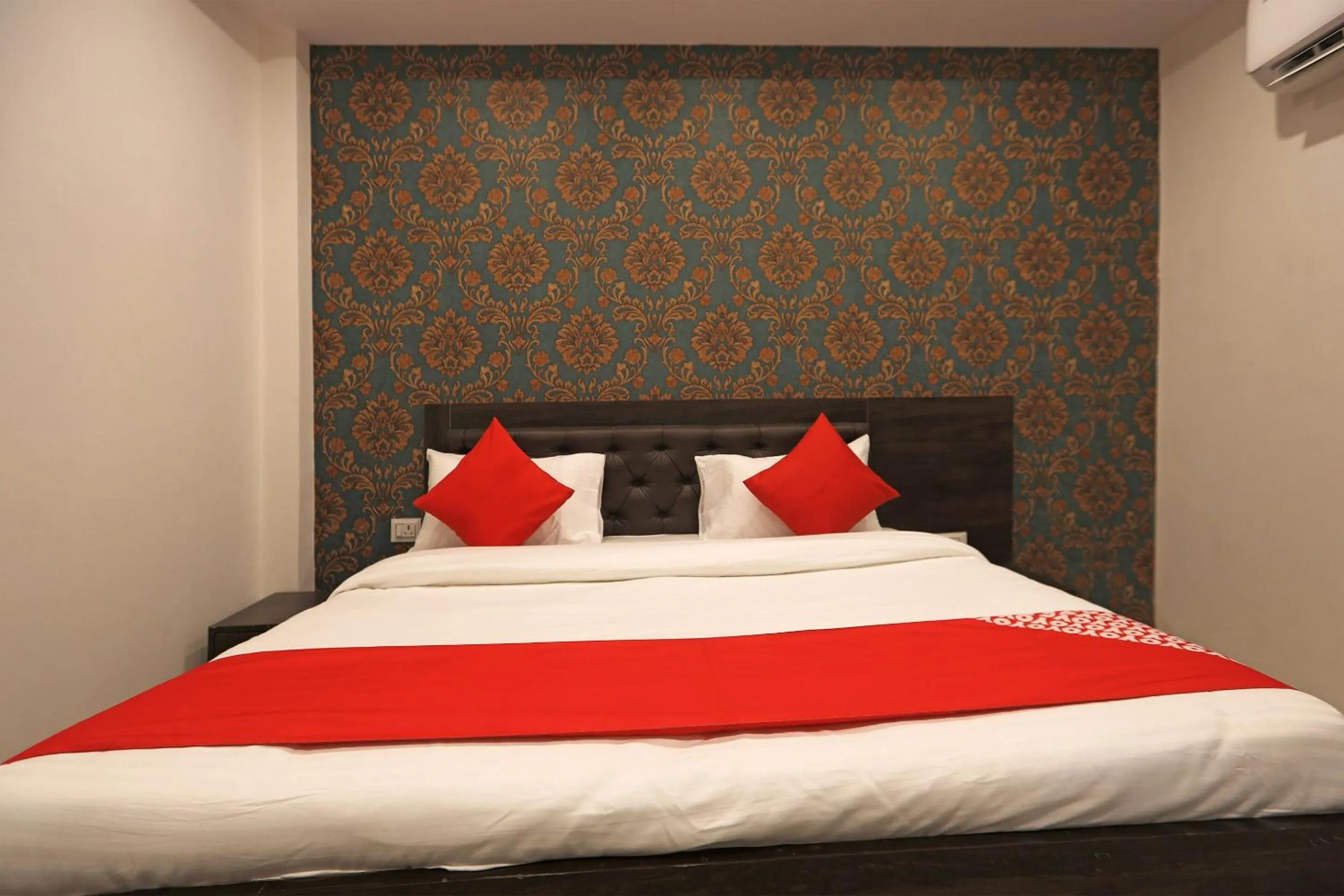 Bedroom, Bed in Hotel O City Residency