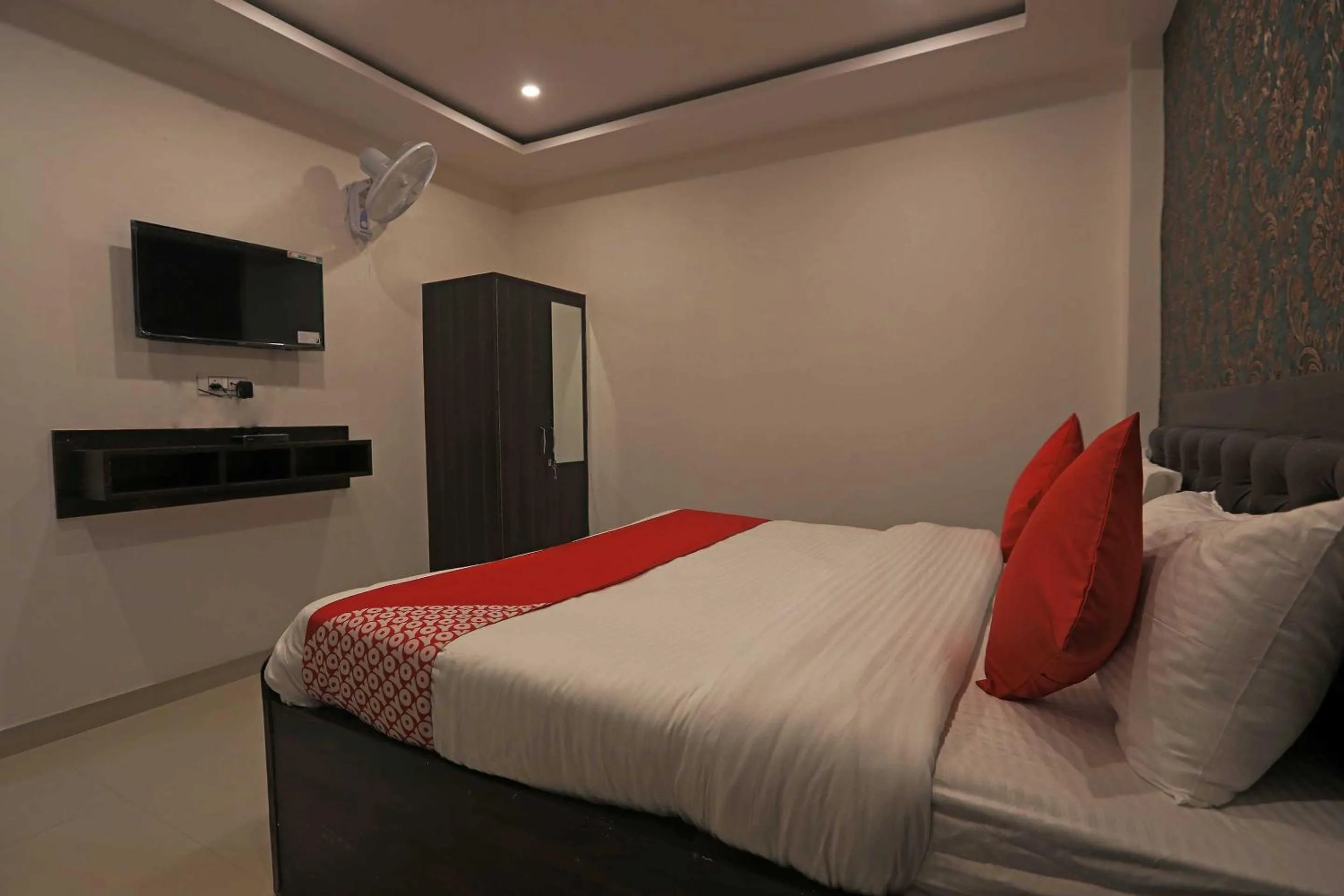 Bedroom, Bed in Hotel O City Residency