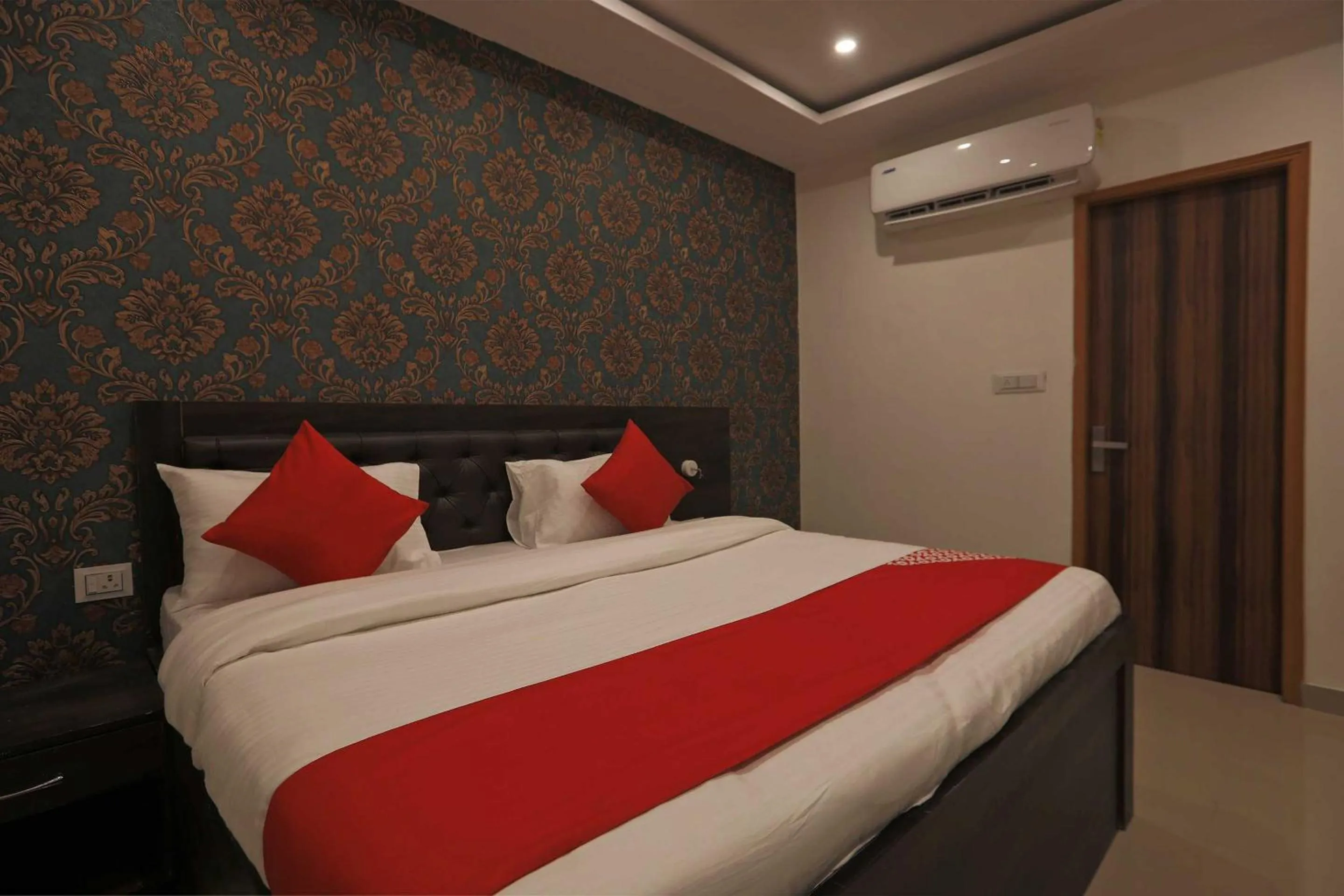 Bedroom, Bed in Hotel O City Residency