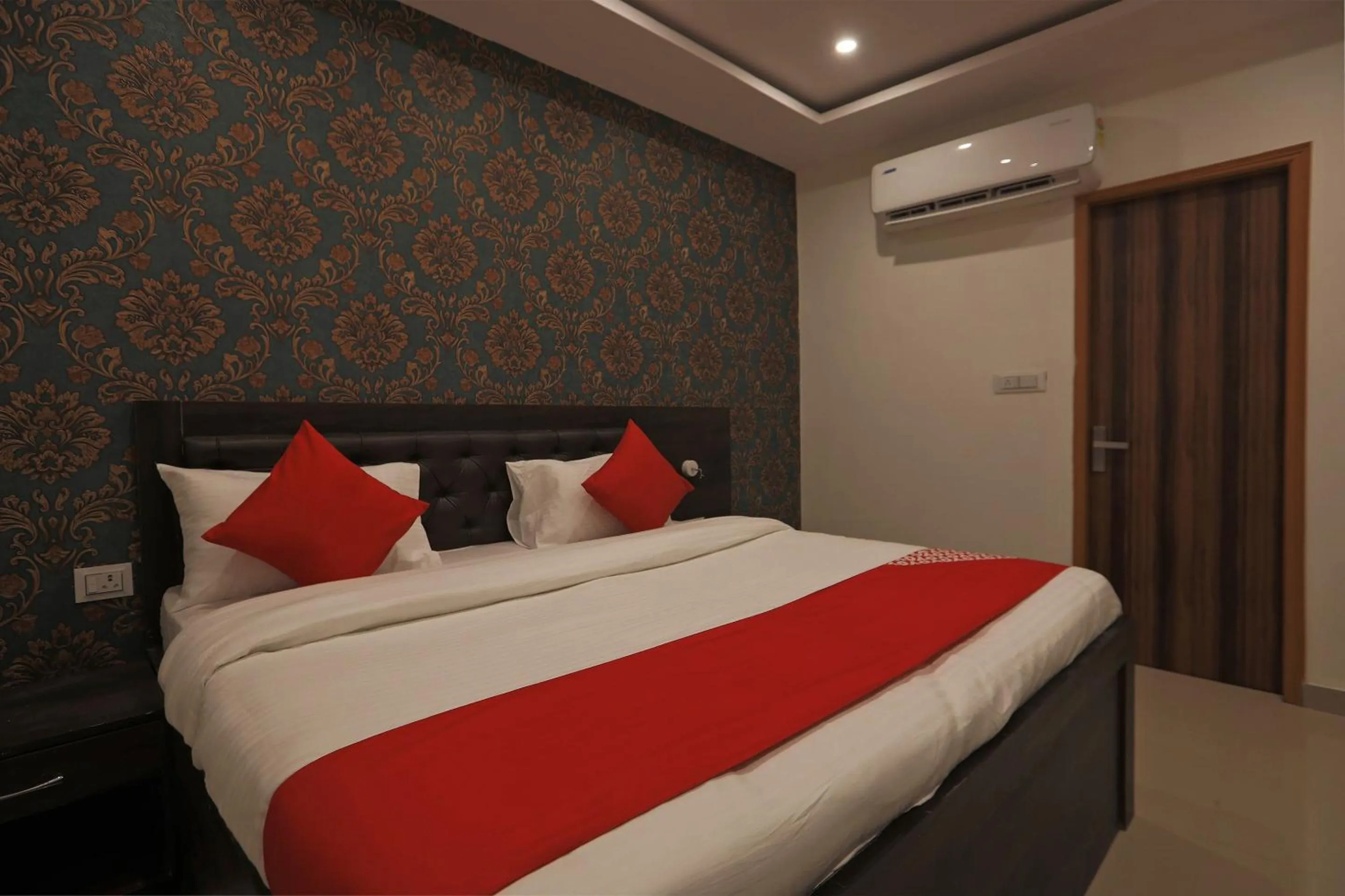 Bedroom, Bed in Hotel O City Residency