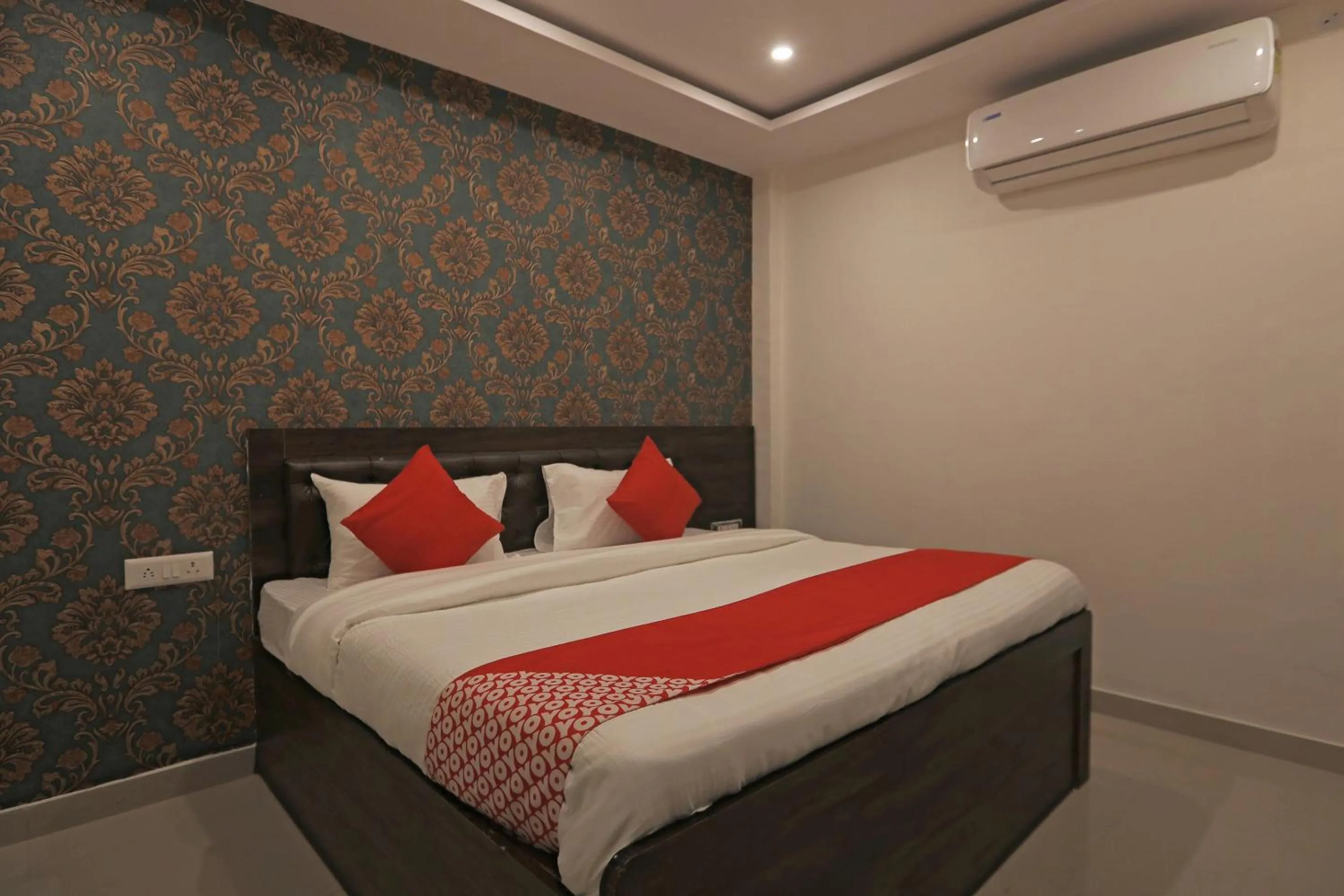 Bedroom, Bed in Hotel O City Residency