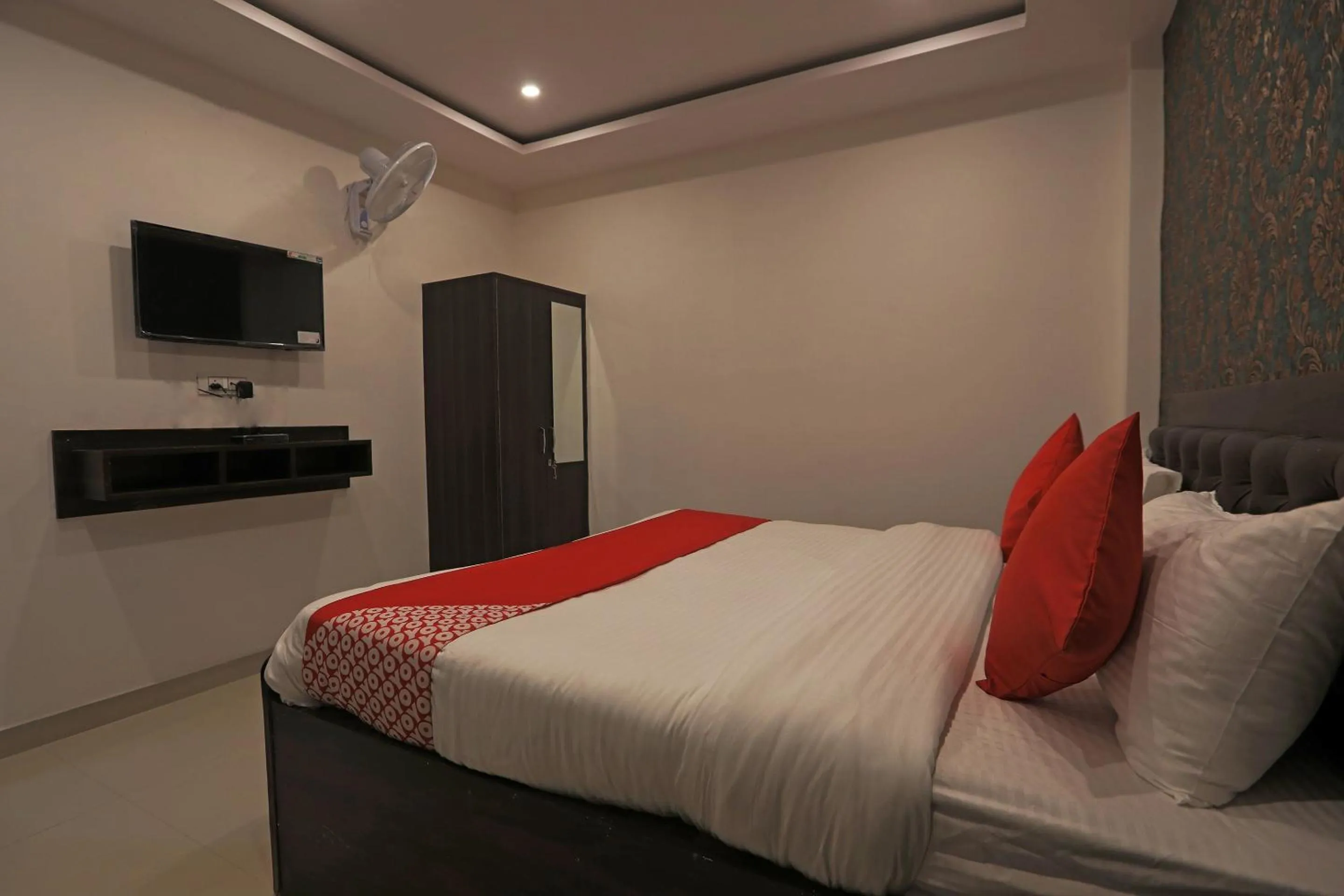 Bedroom, Bed in Hotel O City Residency