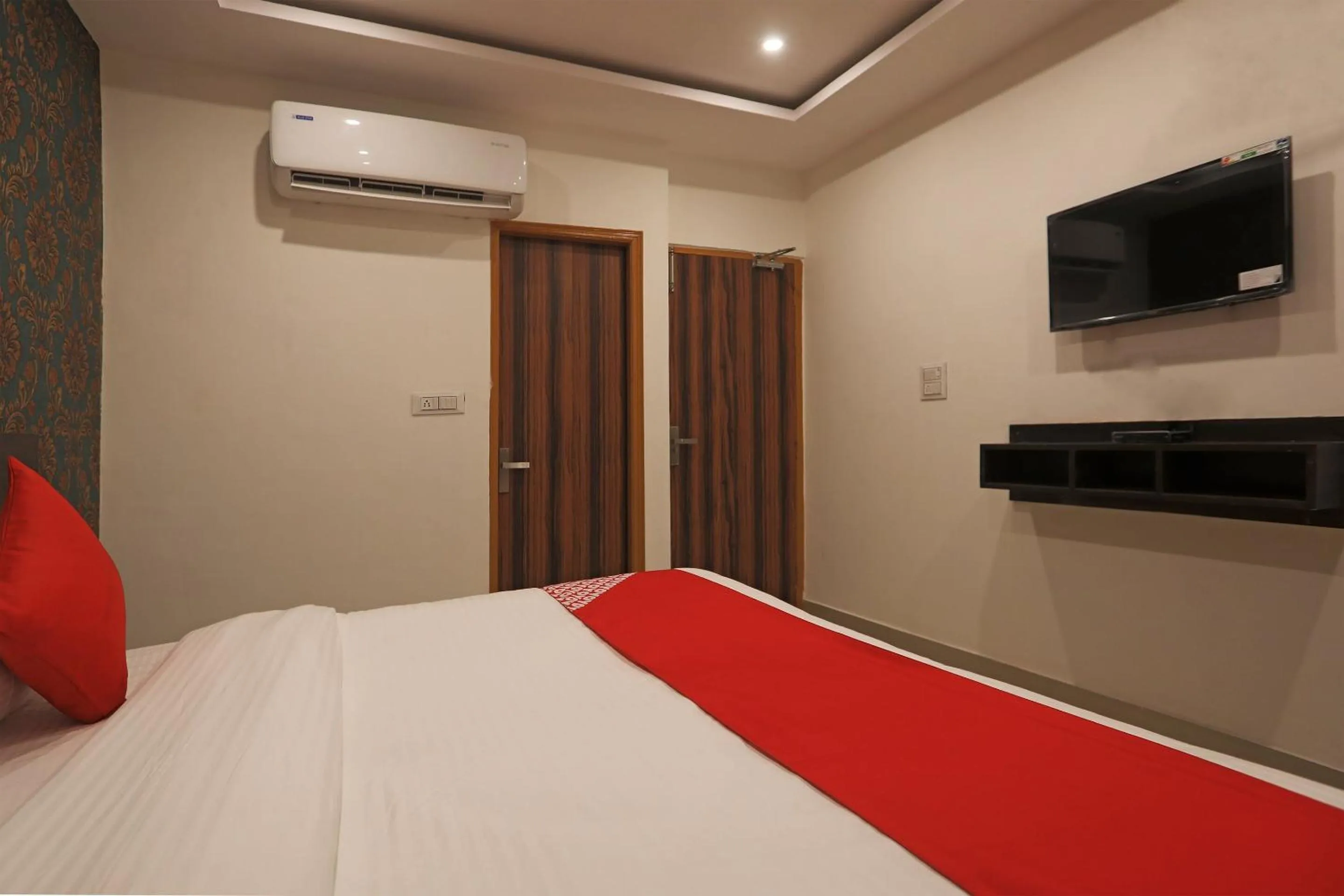 Bedroom, Bed in Hotel O City Residency