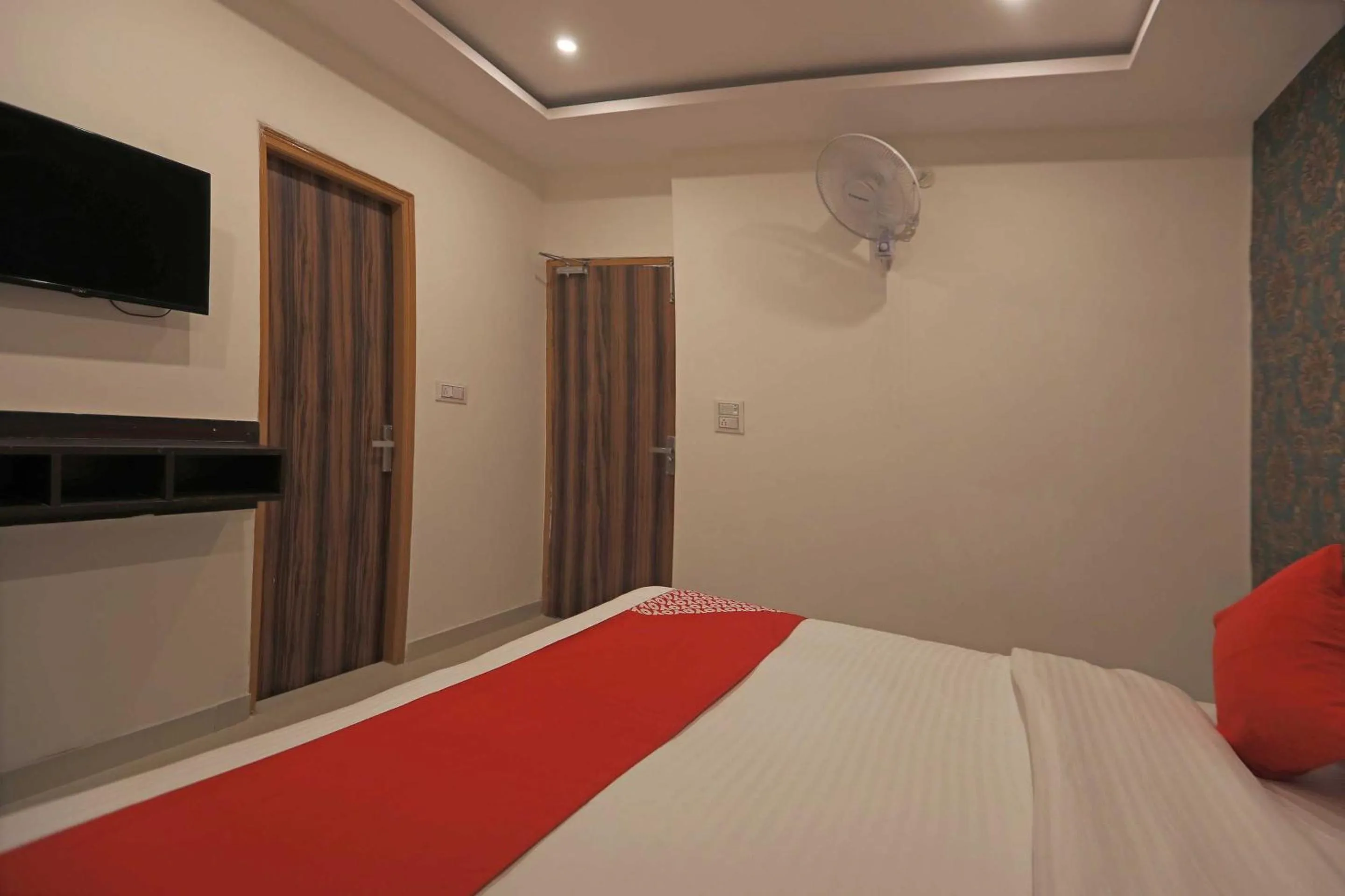Bedroom, Bed in Hotel O City Residency