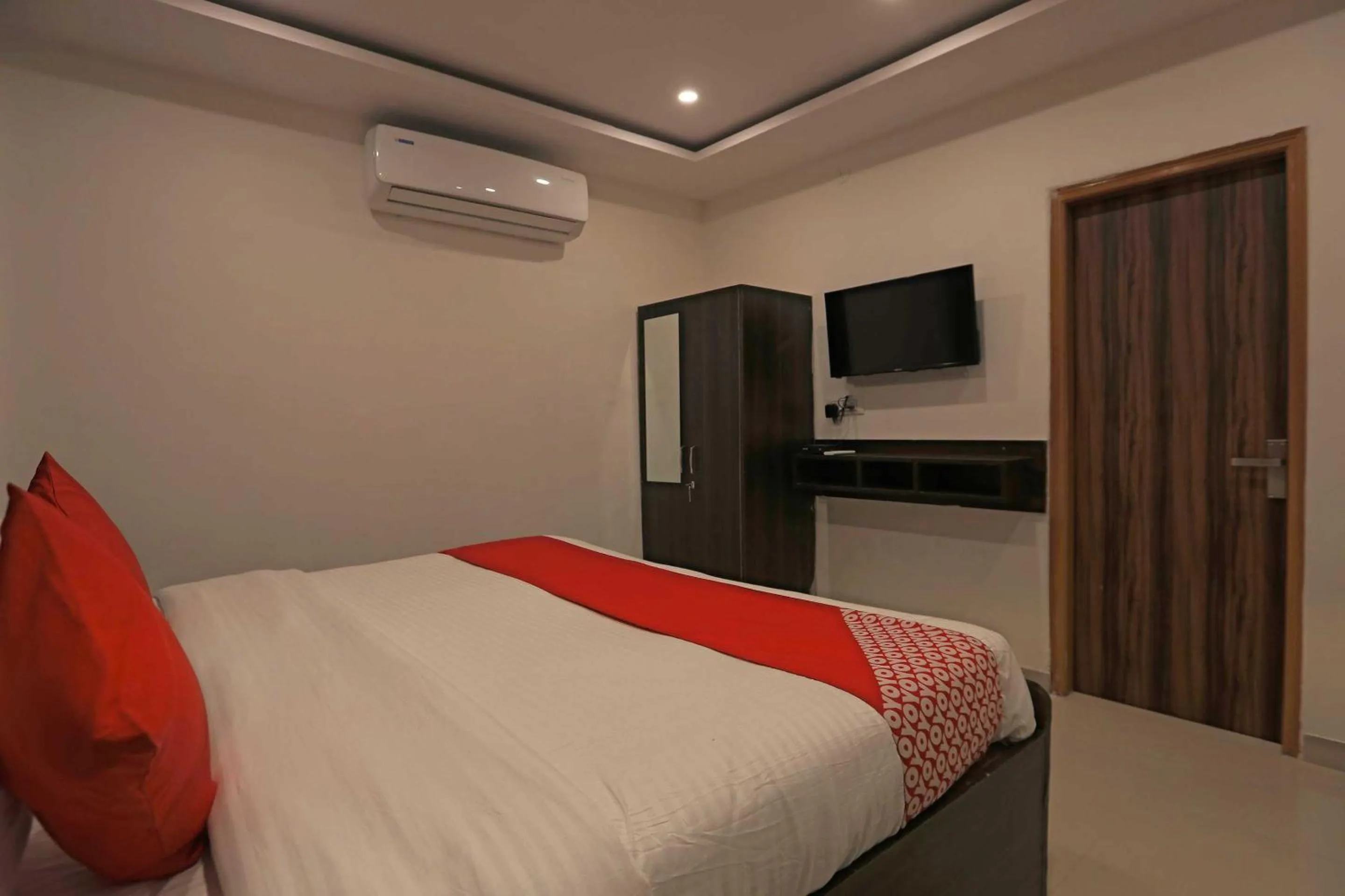 Bedroom, Bed in Hotel O City Residency