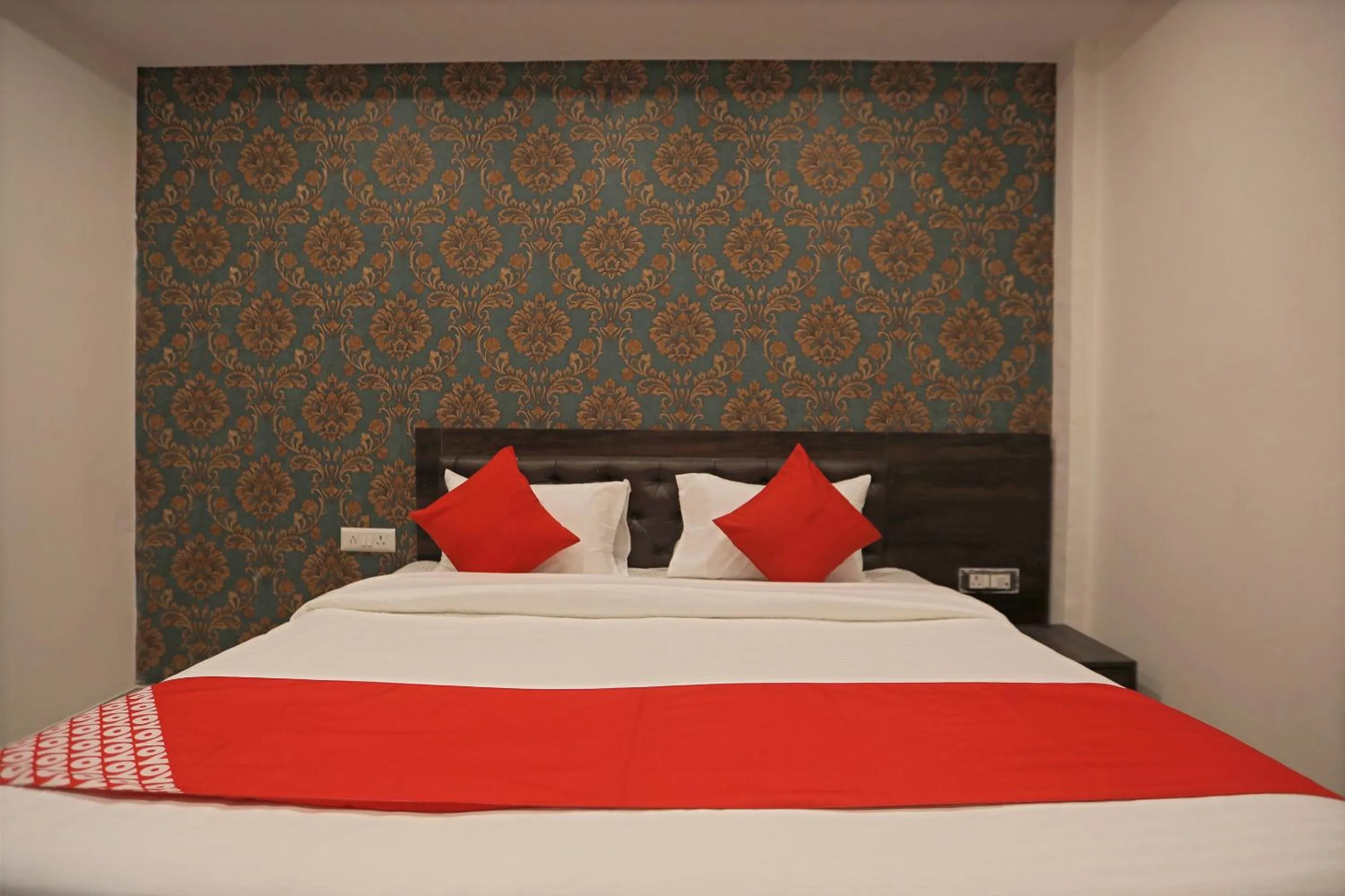 Bedroom, Bed in Hotel O City Residency