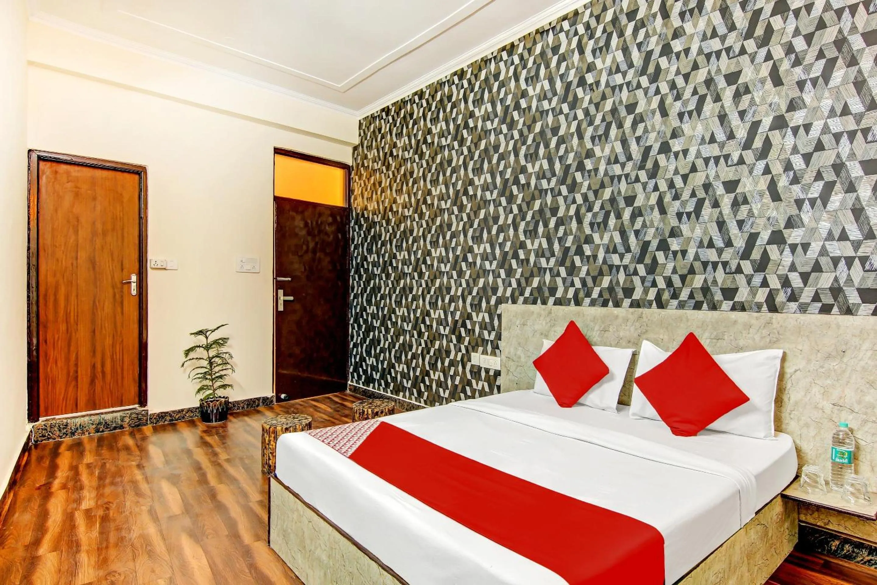 Facade/entrance, Bed in Hotel O SKY INN