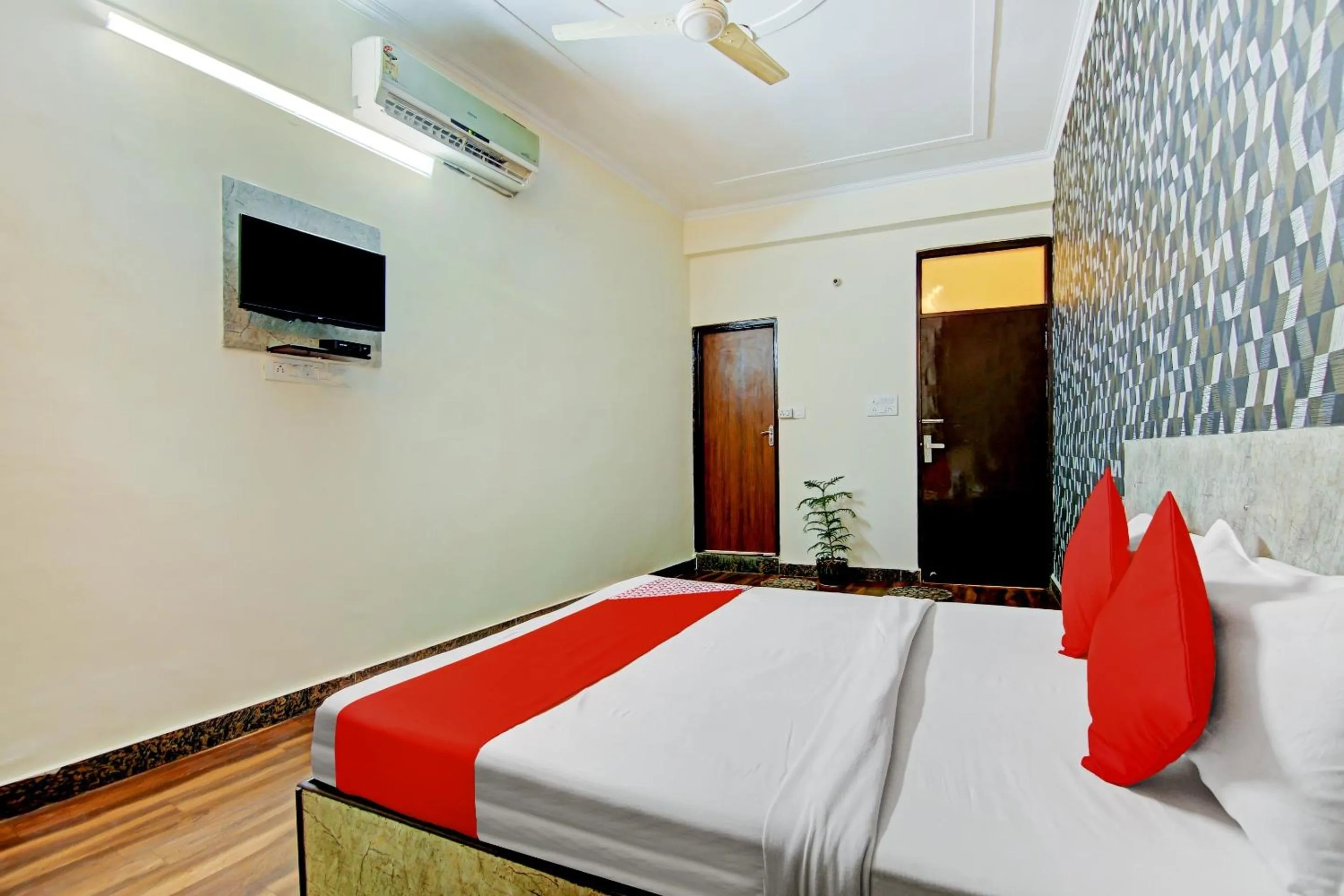 Bedroom, Bed in Hotel O SKY INN