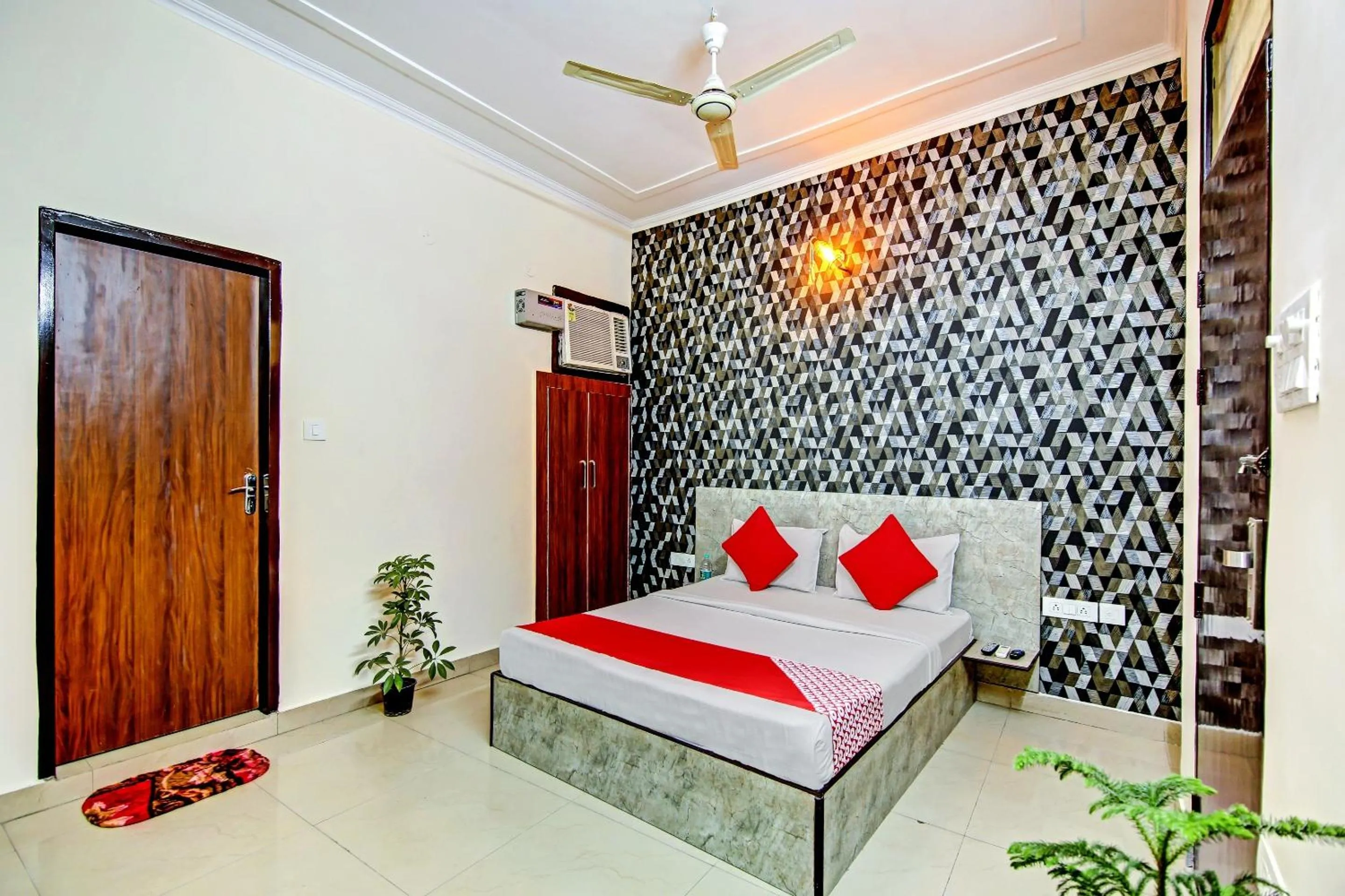 Lobby or reception, Bed in Hotel O SKY INN